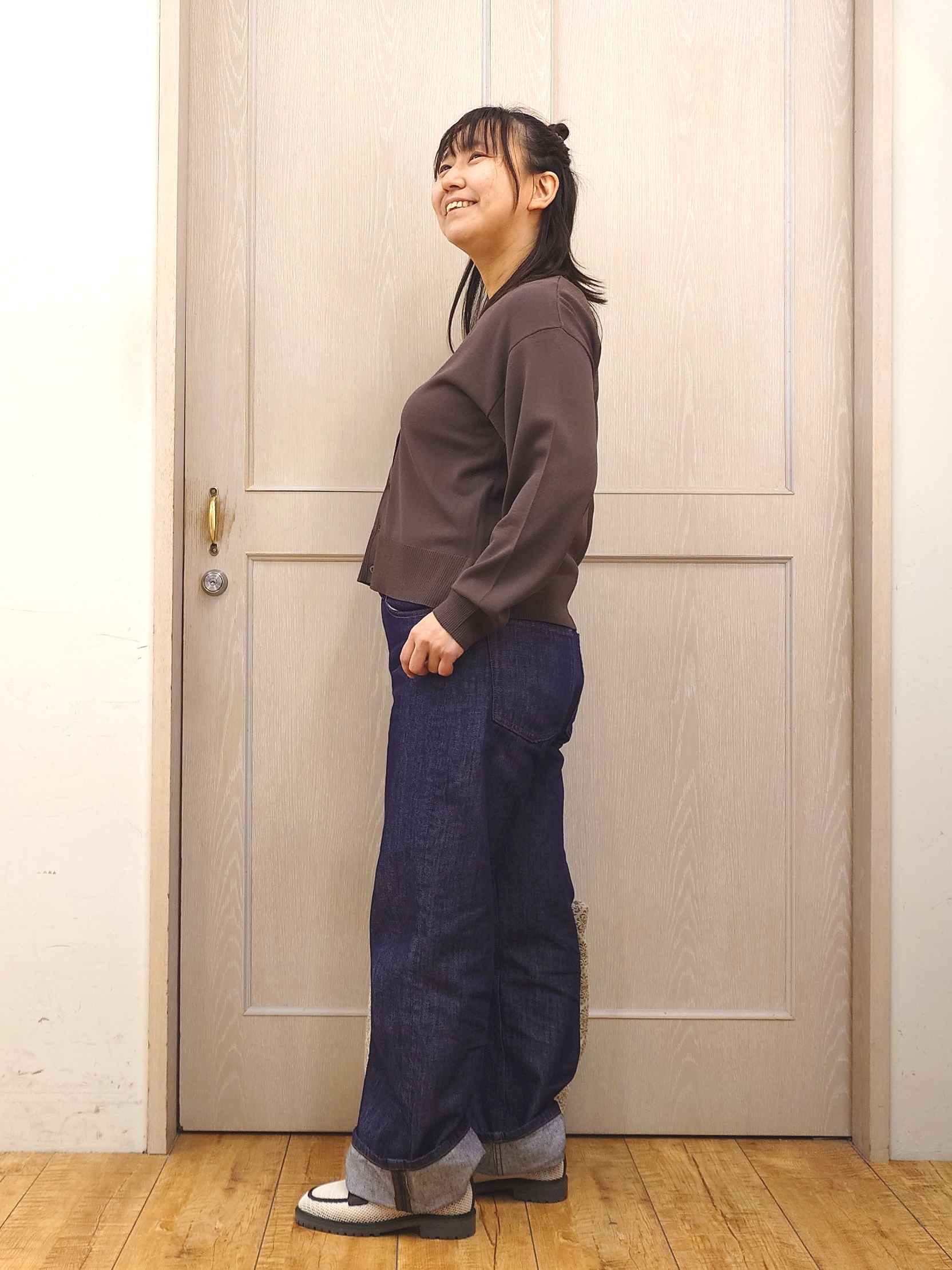 とろろさんの「SHOO･LA･RUE｜【洗濯機可/ひんやり/UV】さらっとしたタッチが心地よい ショート丈 Vネックカーディガン」を使ったコーディネート