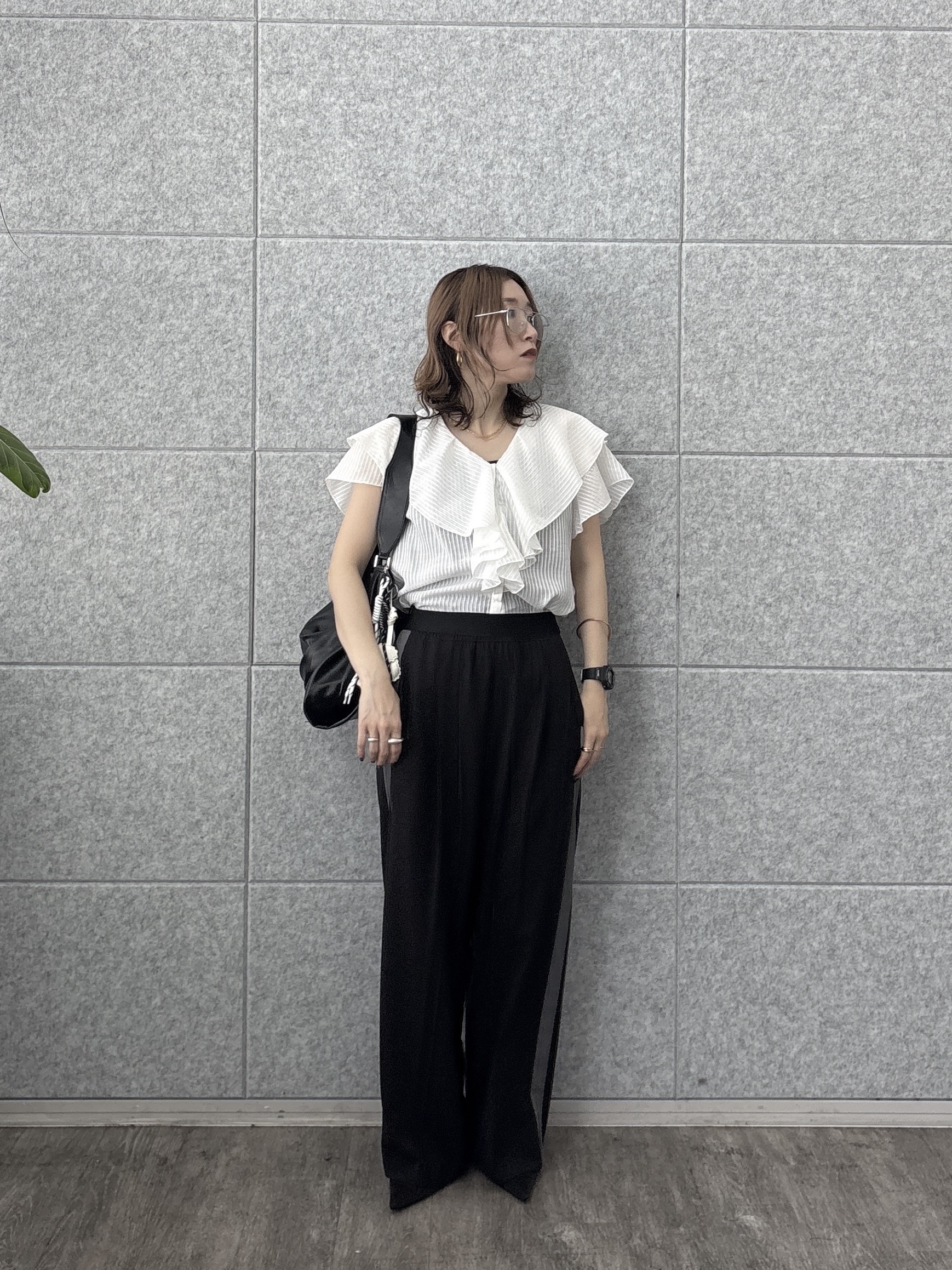 kotakiさんの「INDIVI｜フリルネックシアーブラウス」を使ったコーディネート