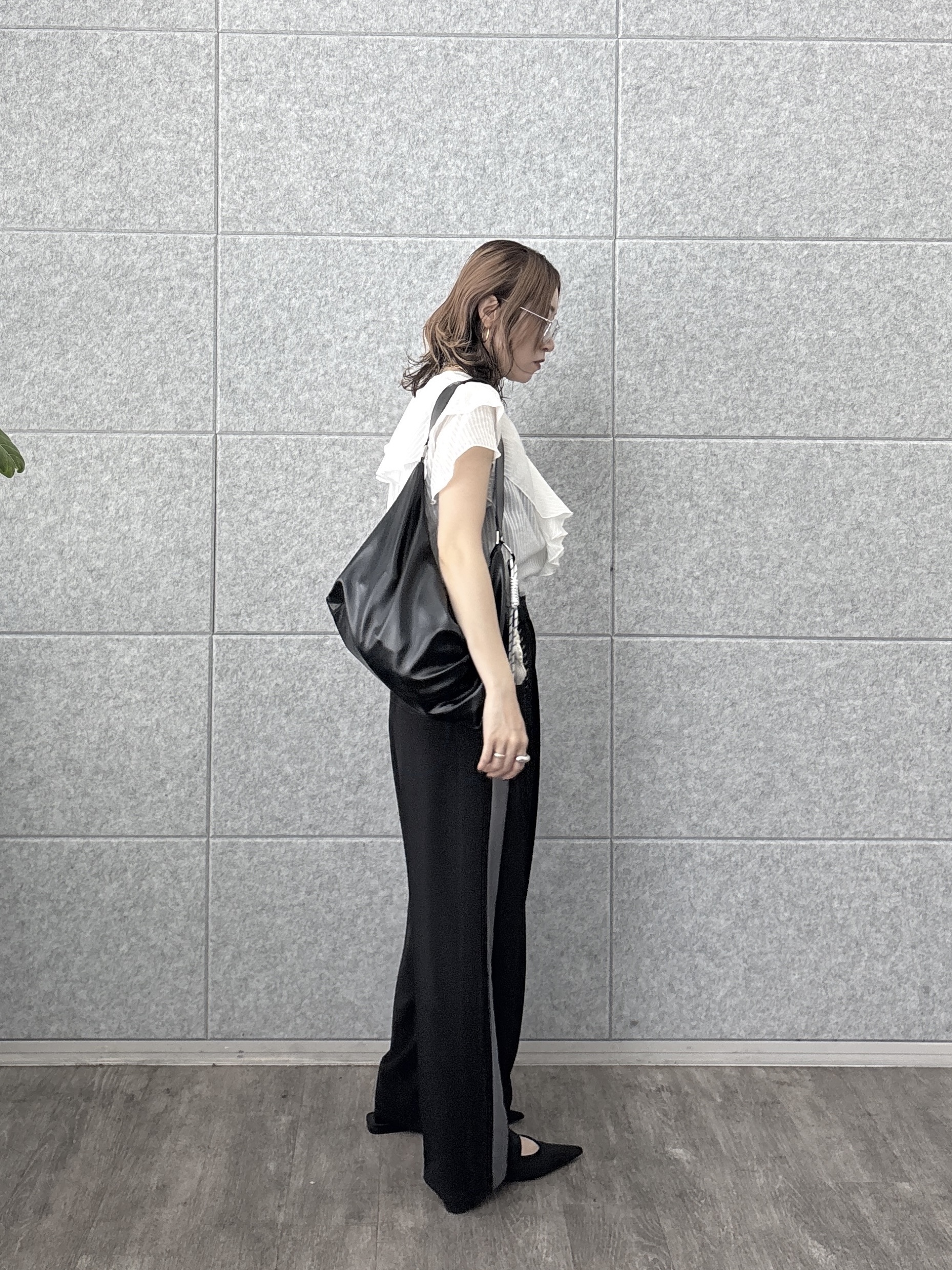 kotakiさんの「INDIVI｜フリルネックシアーブラウス」を使ったコーディネート