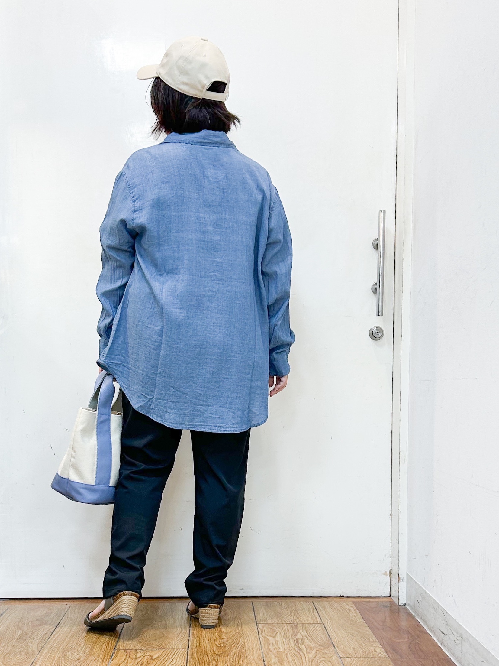 haruさんの「SHOO･LA･RUE｜【綿100%/UV/S-LL/体型カバー】優しく透ける 柔らかシアーデニムシャツ」を使ったコーディネート