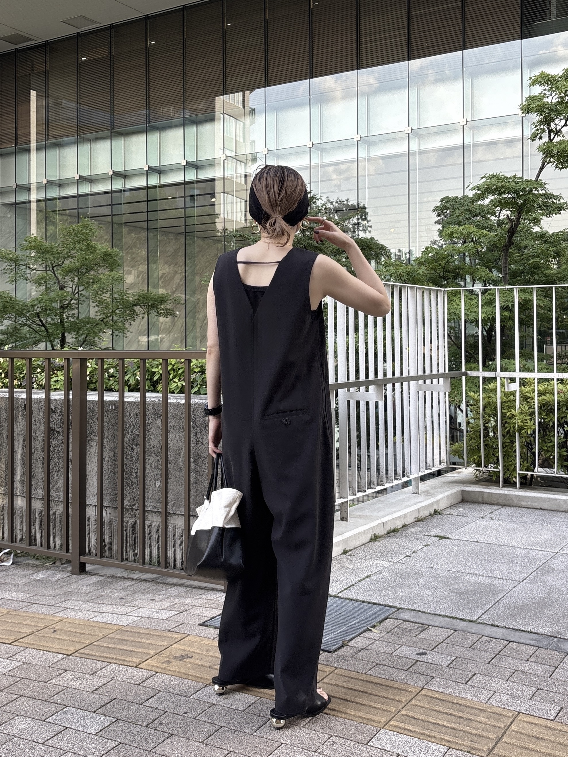kotakiさんの「INDIVI｜リネン混シアーサロペット」を使ったコーディネート