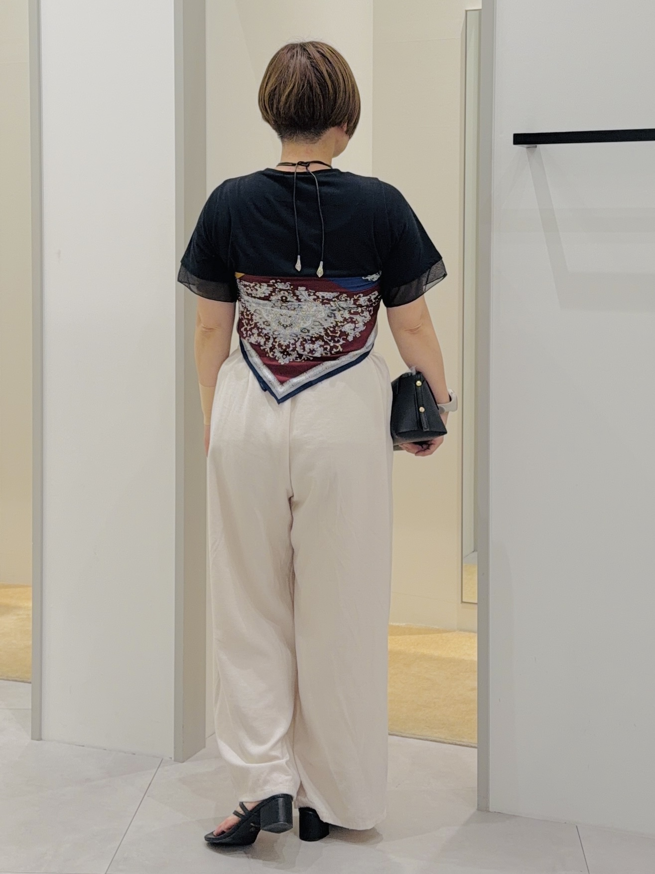 タナさんの「THE SHOP TK｜【M-XL/ひんやり】上品な透け感 袖口シアーTシャツ」を使ったコーディネート