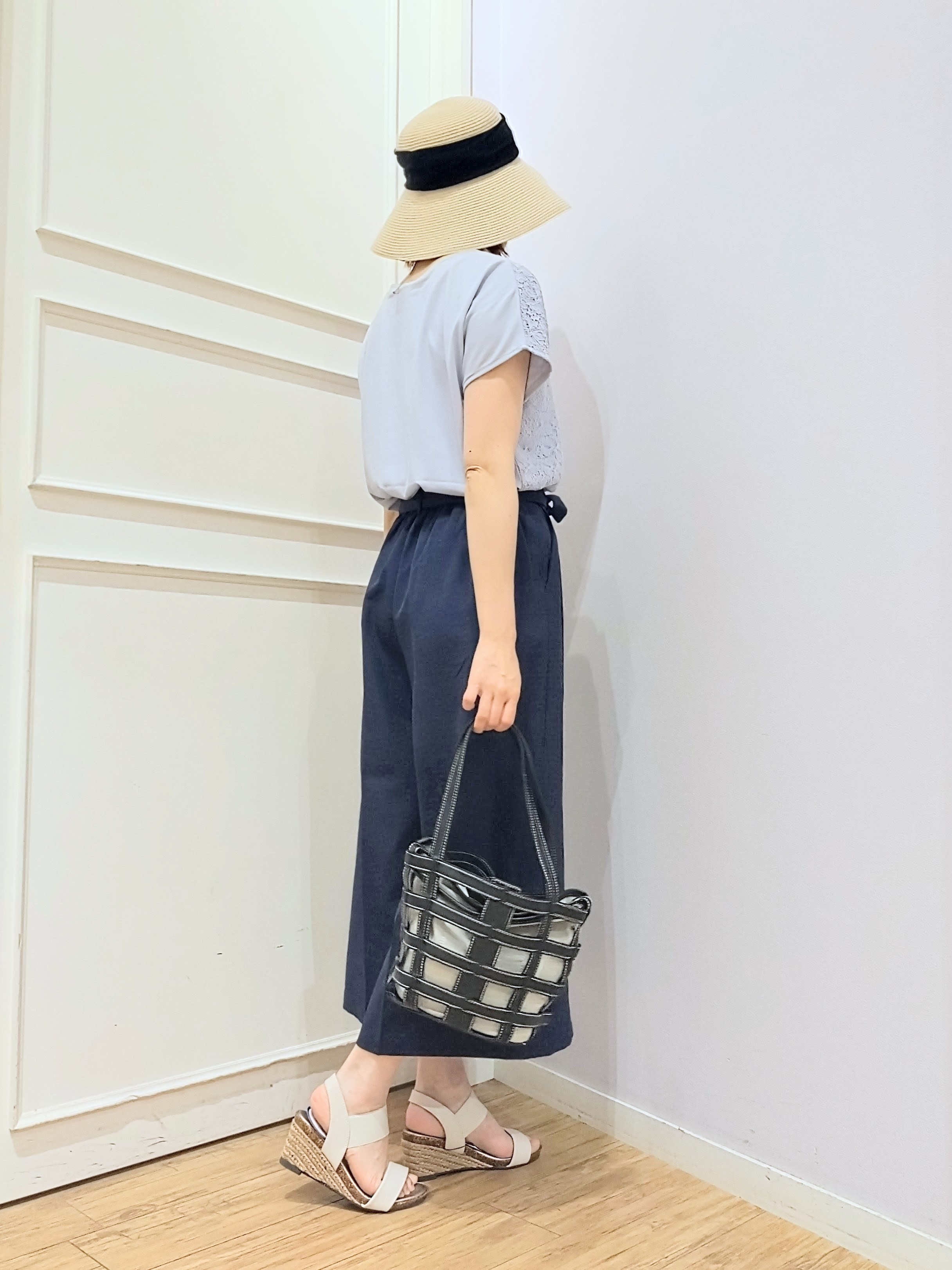 miomioさんの「SHOO･LA･RUE｜【ひんやり/UV/S-LL】1枚で華やか 前後切り替えレースTシャツ」を使ったコーディネート