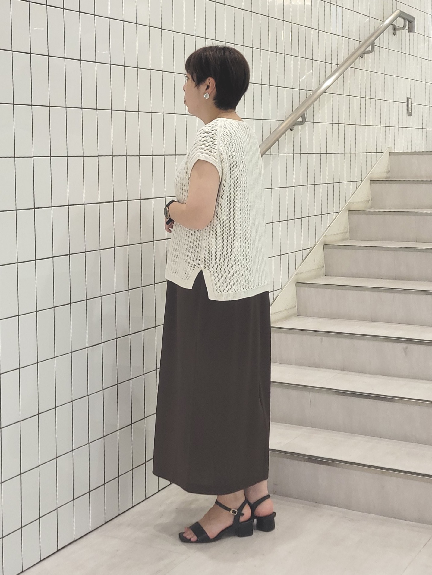 tomoさんの「COUP DE CHANCE｜【手洗い可】透かしノースリーブニット」を使ったコーディネート