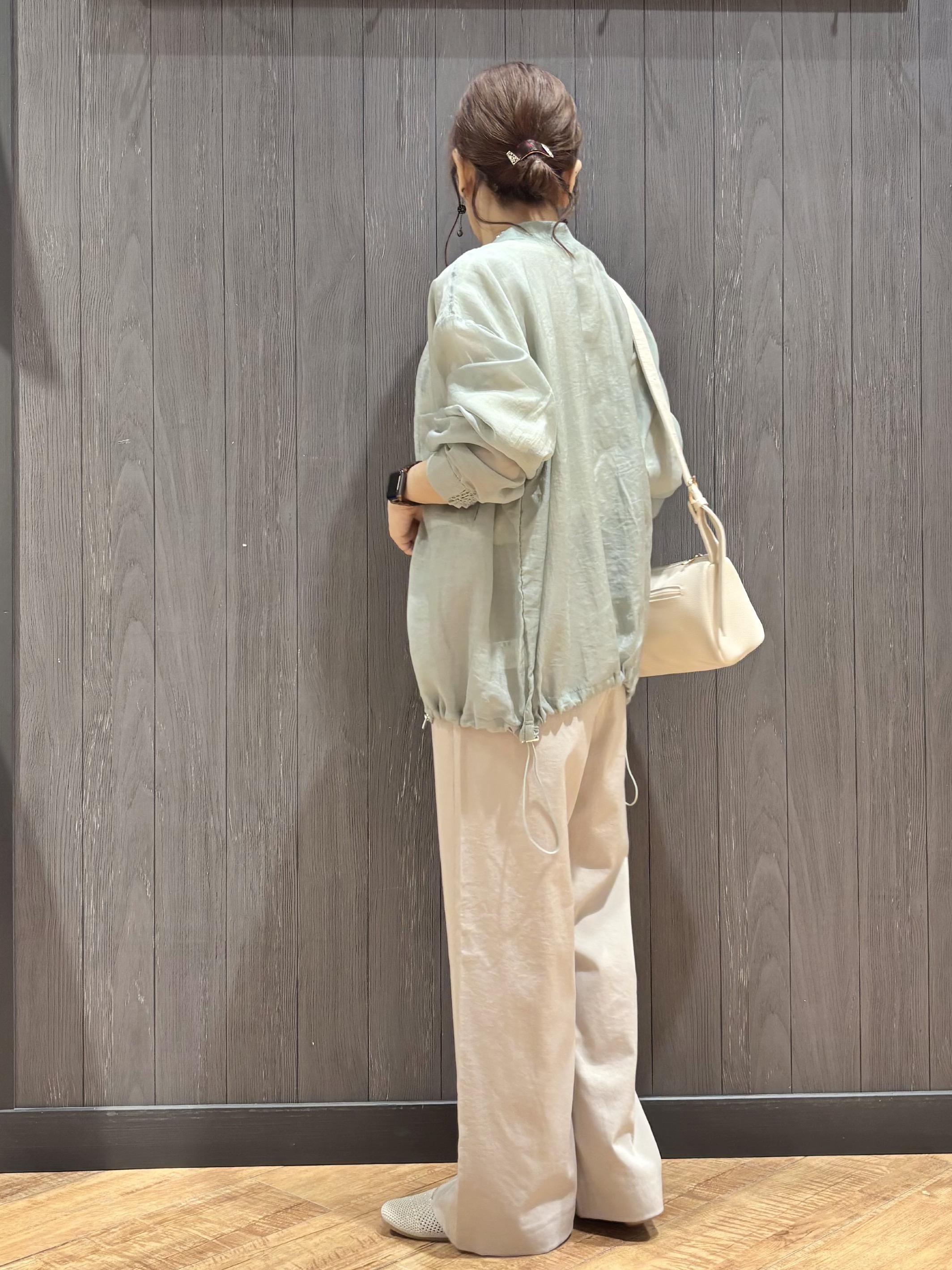 meiさんの「SHOO･LA･RUE｜【S-LL/洗濯機可】1枚持っておくと安心 程よい透け感のシアーリブブルゾン」を使ったコーディネート
