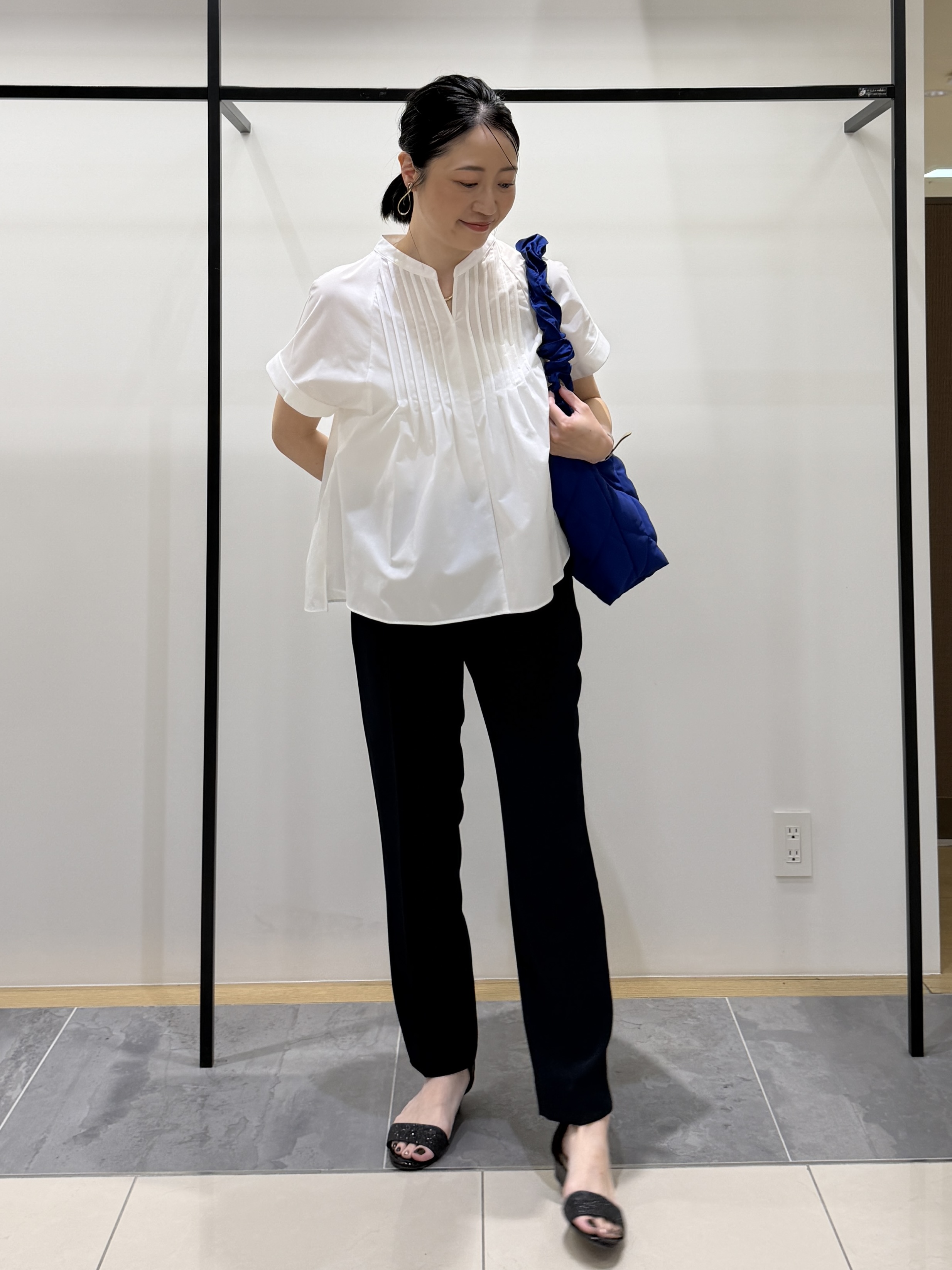 shihoさんの「INDIVI｜【撥水／UVケア／SETUP可能】軽量タックスキッパーブラウス」を使ったコーディネート