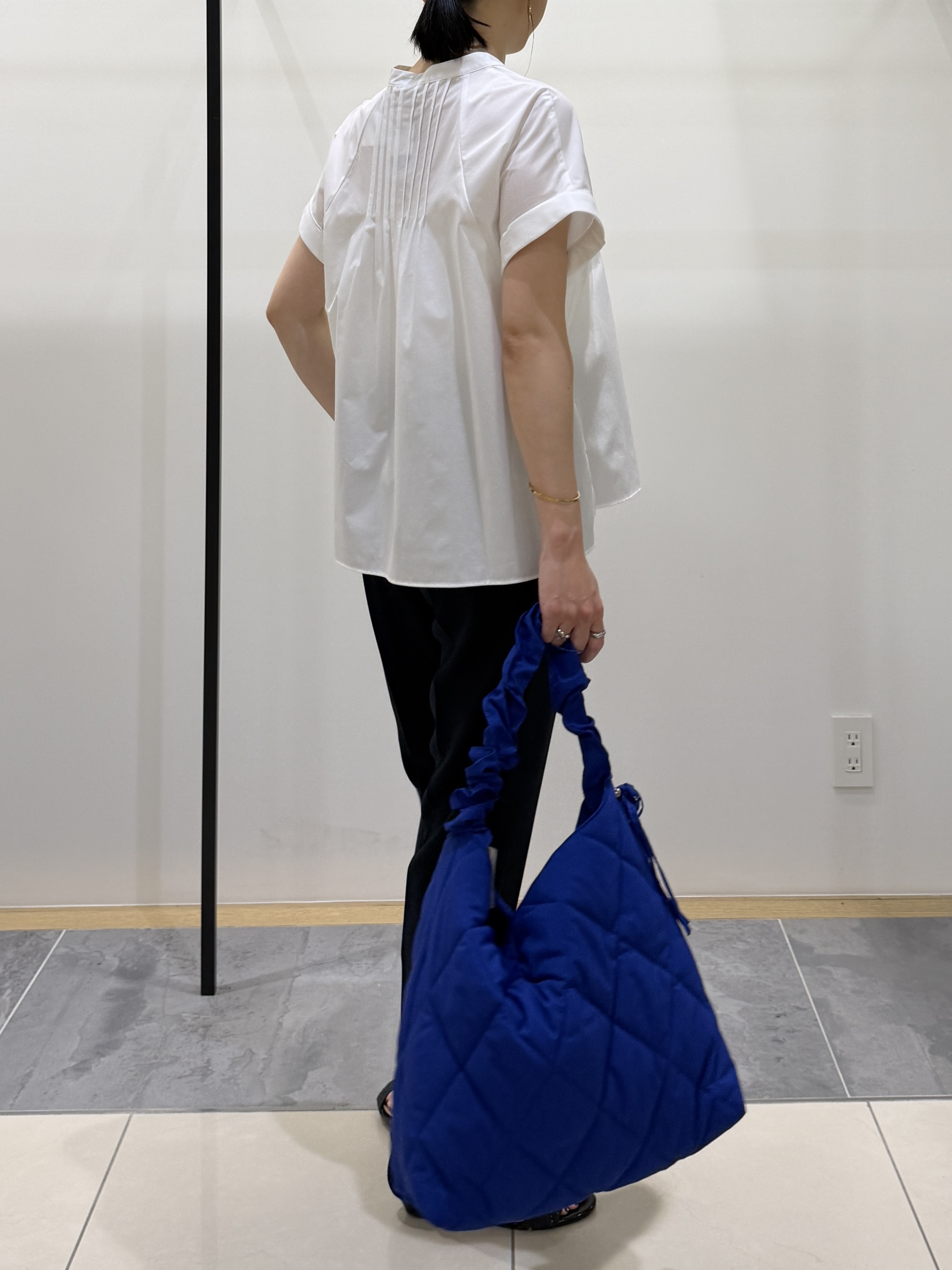 shihoさんの「INDIVI｜【撥水／UVケア／SETUP可能】軽量タックスキッパーブラウス」を使ったコーディネート