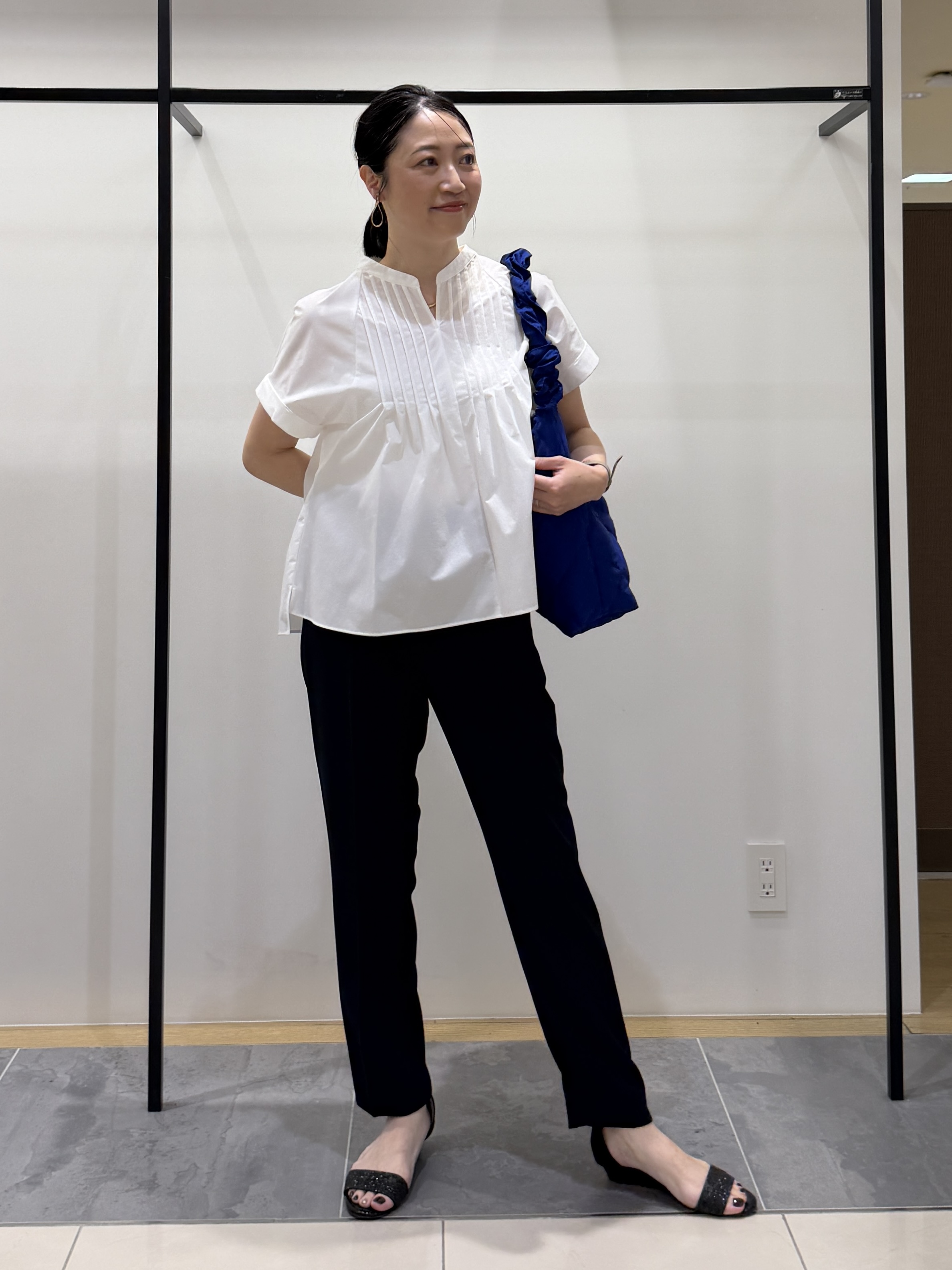 shihoさんの「INDIVI｜【撥水／UVケア／SETUP可能】軽量タックスキッパーブラウス」を使ったコーディネート