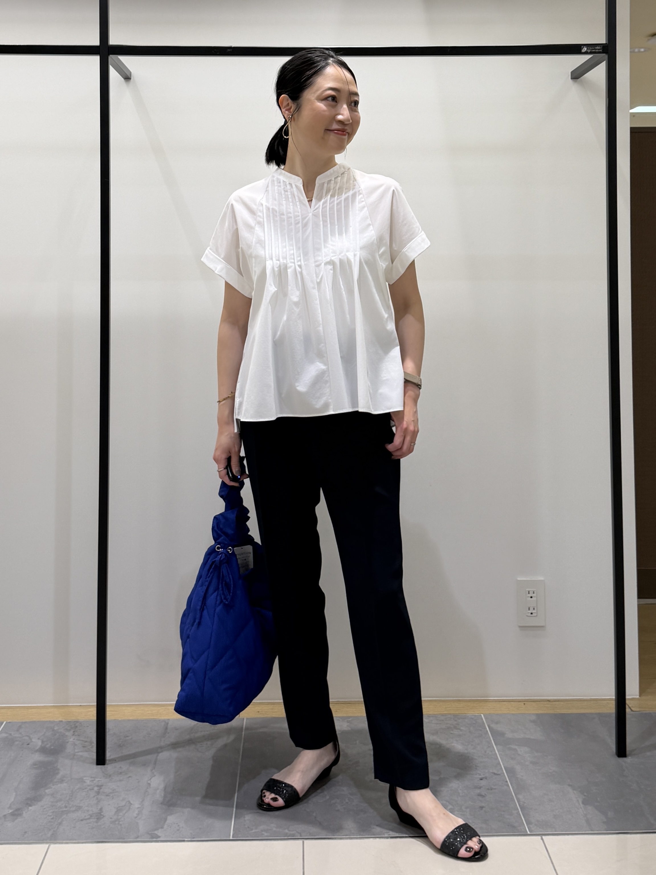 shihoさんの「INDIVI｜【撥水／UVケア／SETUP可能】軽量タックスキッパーブラウス」を使ったコーディネート