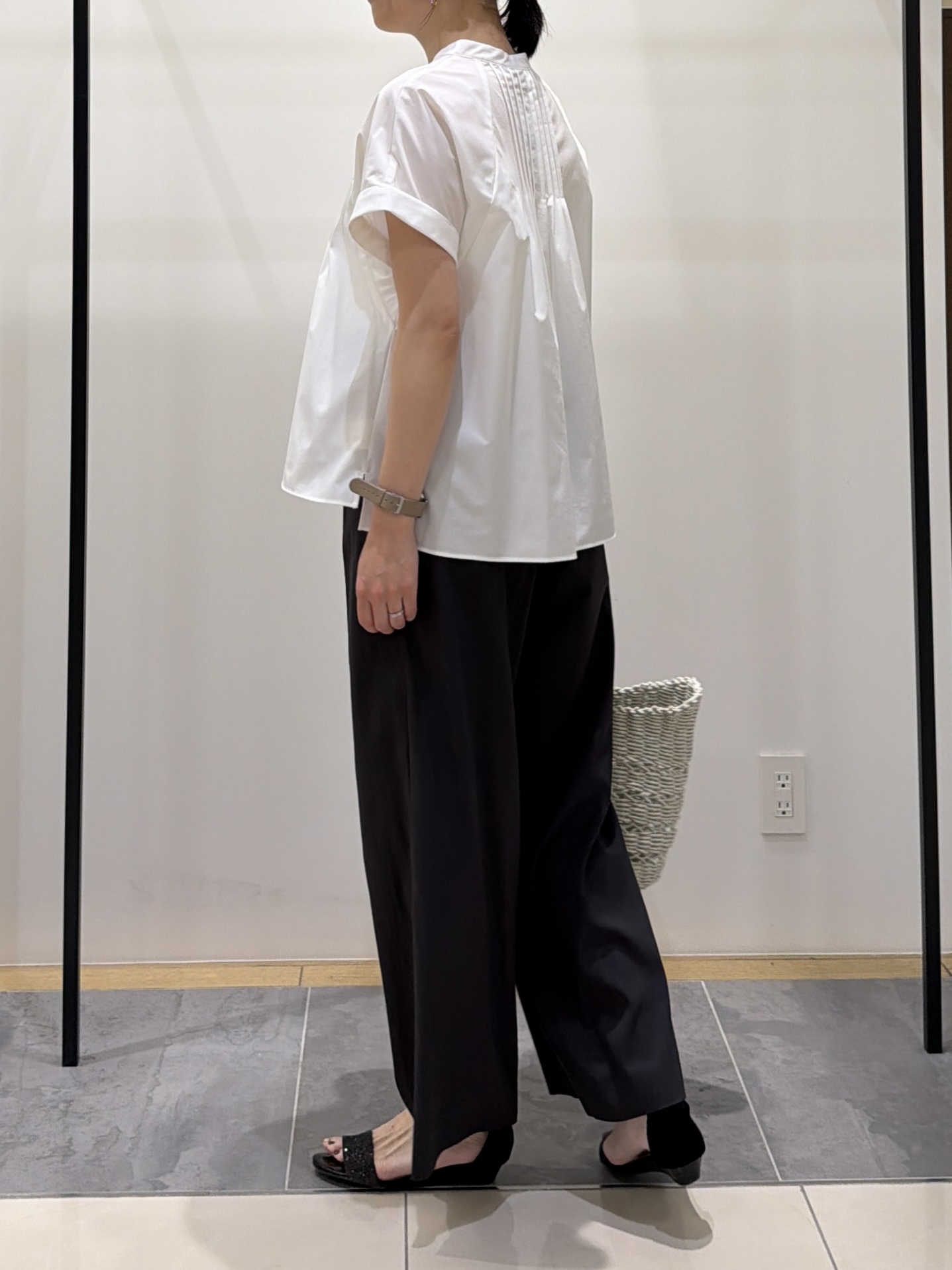 shihoさんの「INDIVI｜【撥水／UVケア／SETUP可能】軽量タックスキッパーブラウス」を使ったコーディネート