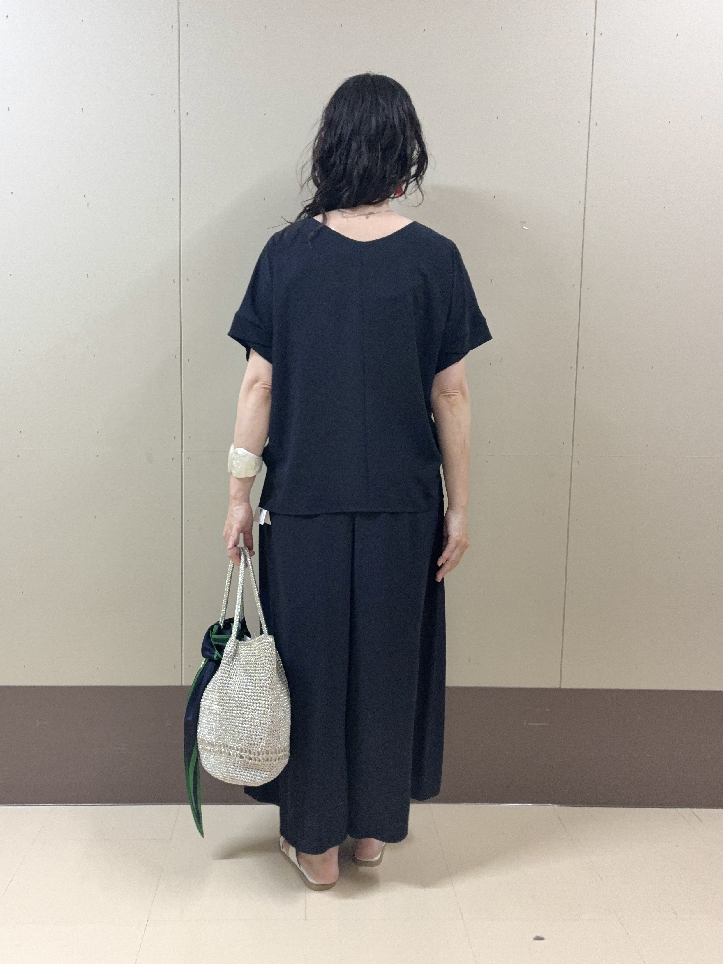 Noriさんの「UNTITLED｜【前後2WAY/はっ水/セットアップ可】リラクシーフレンチスリーブブラウス」を使ったコーディネート
