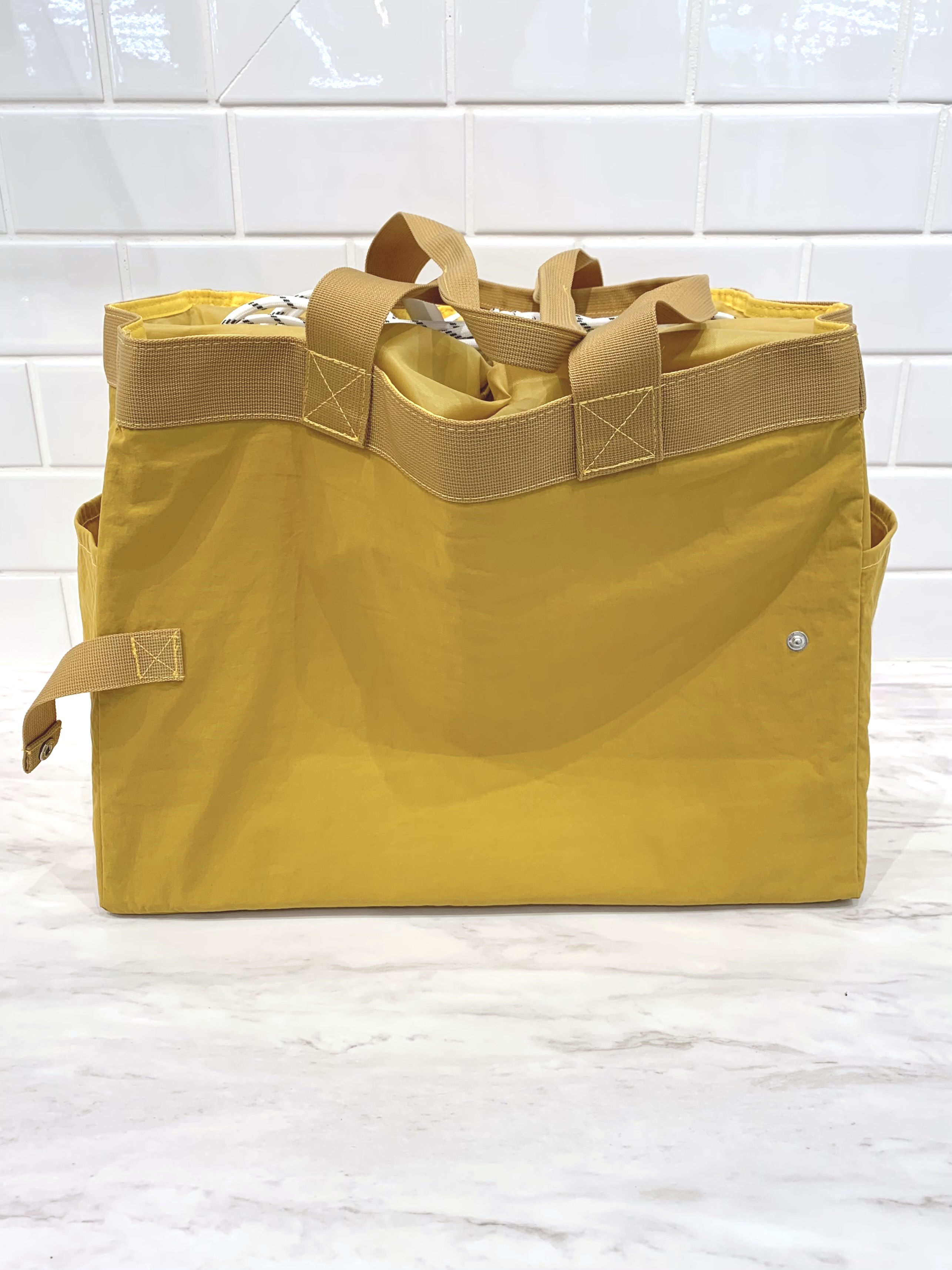 mikachoさんの「212 KITCHEN STORE｜ヘンリースタジオ ショッピングバッグ YE」を使ったコーディネート