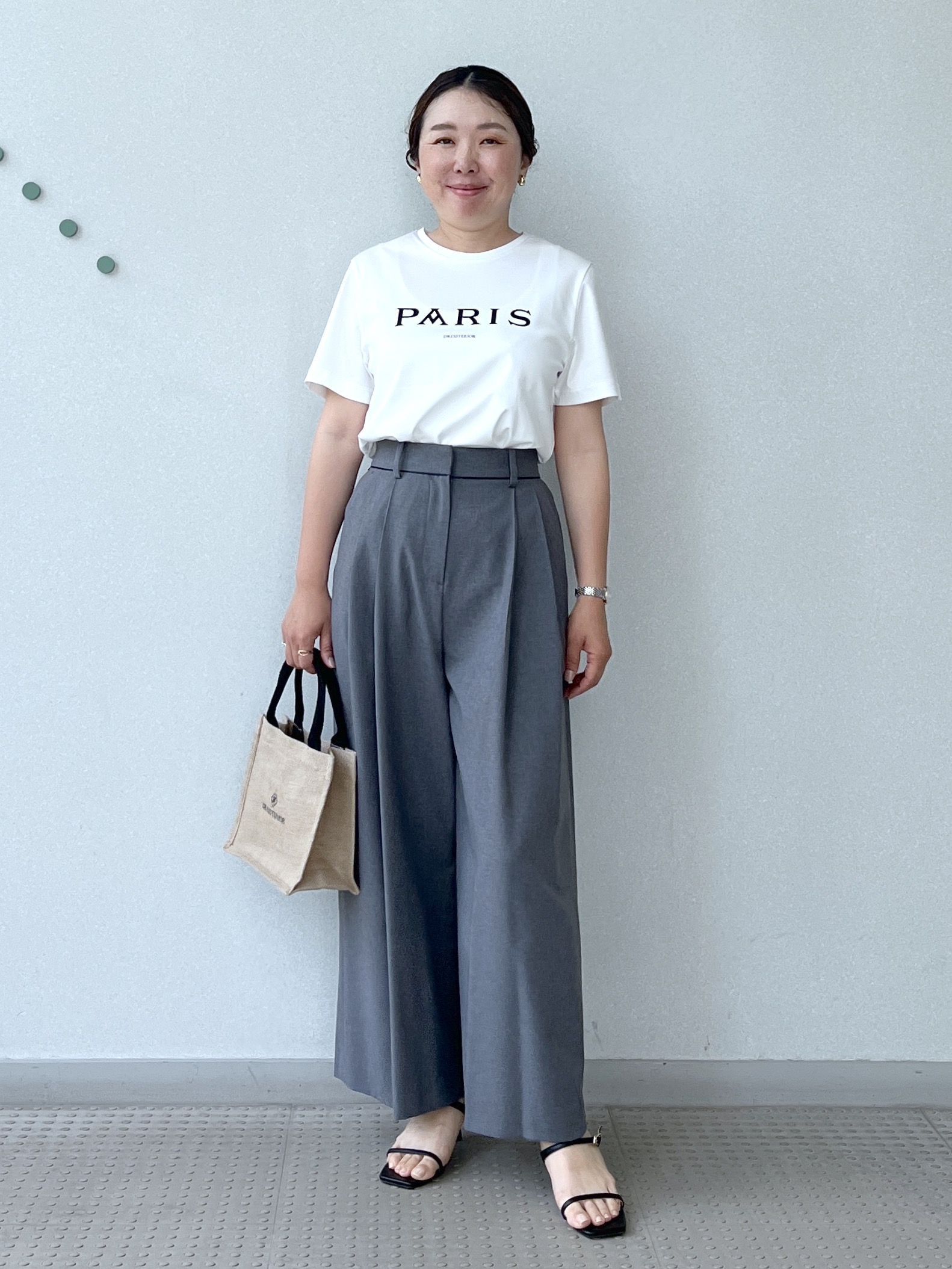 Soeさんの「DRESSTERIOR｜【接触冷感／抗菌防臭／消臭】アイスクリアコットン PARIS Tシャツ」を使ったコーディネート
