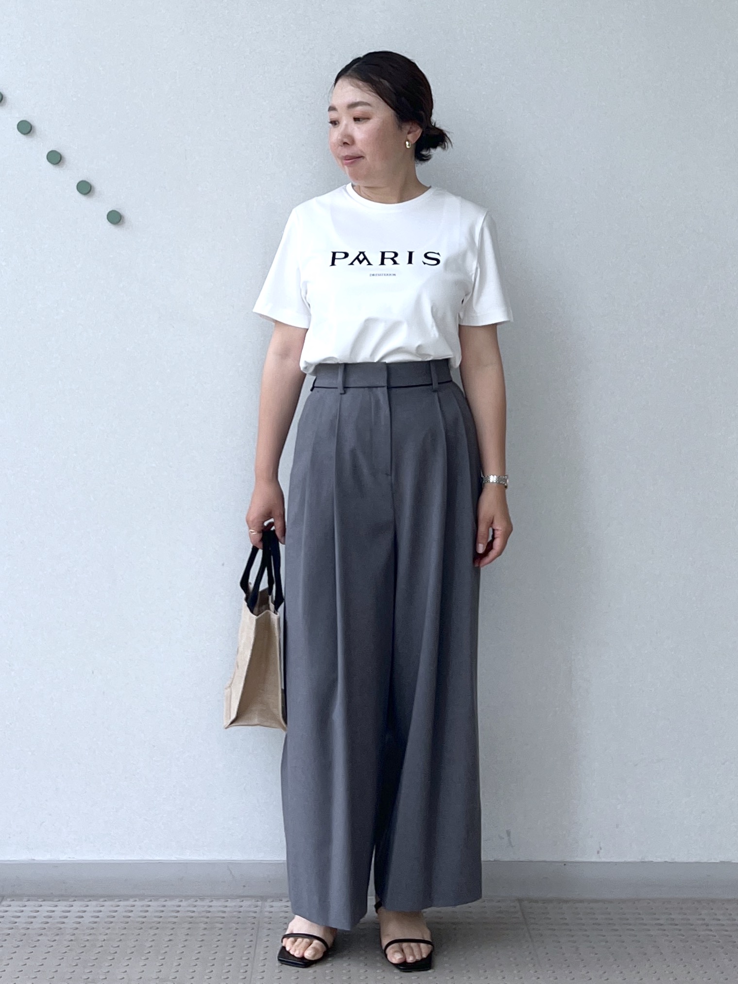 Soeさんの「DRESSTERIOR｜【接触冷感／抗菌防臭／消臭】アイスクリアコットン PARIS Tシャツ」を使ったコーディネート