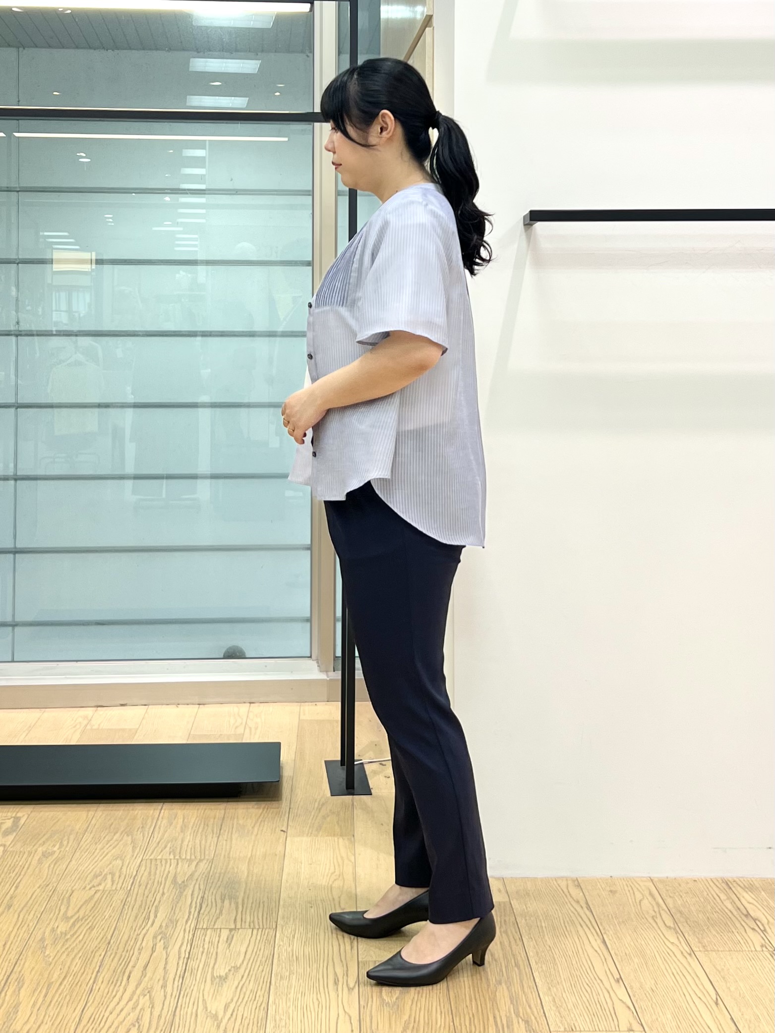 shimaさんの「INDIVI｜【接触冷感/洗える】シアーシャンブレーピンタックブラウス」を使ったコーディネート