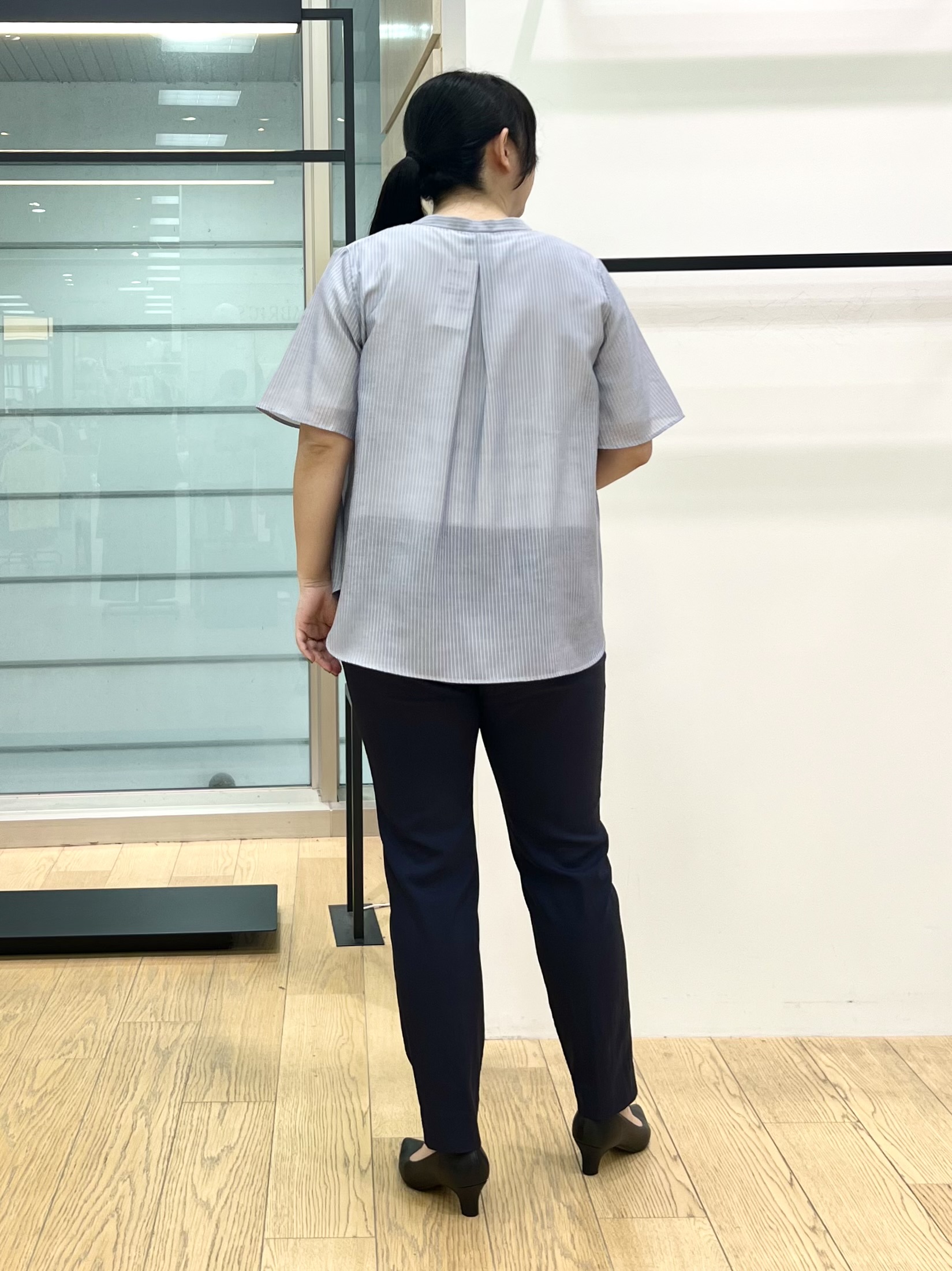 shimaさんの「INDIVI｜【接触冷感/洗える】シアーシャンブレーピンタックブラウス」を使ったコーディネート