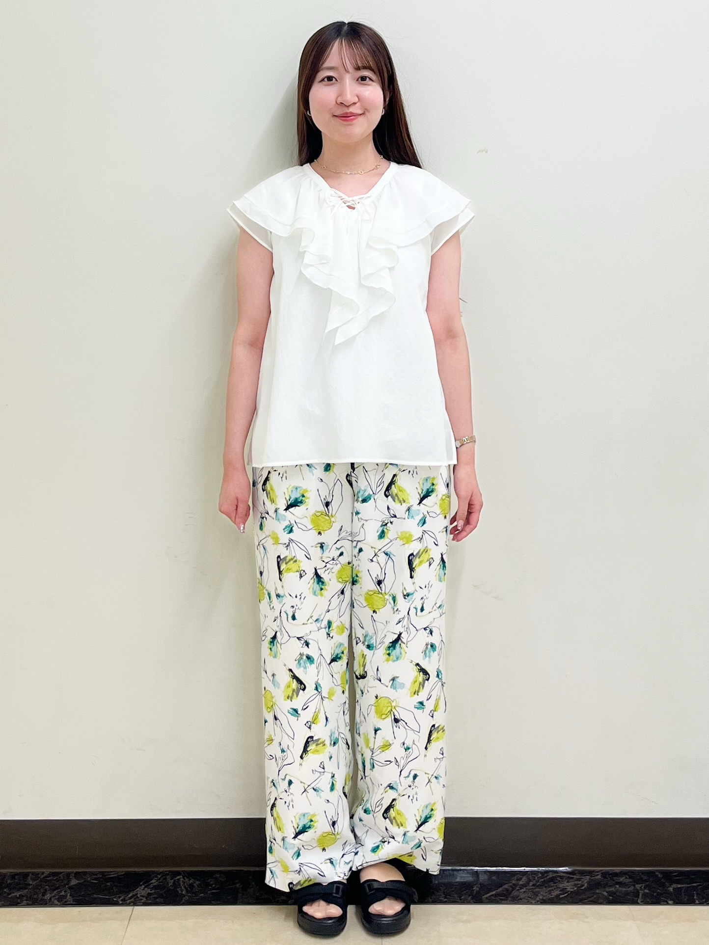 mikikoさんの「Reflect｜【通気性あり／涼しい／マシンウォッシャブル】フリルブラウス」を使ったコーディネート