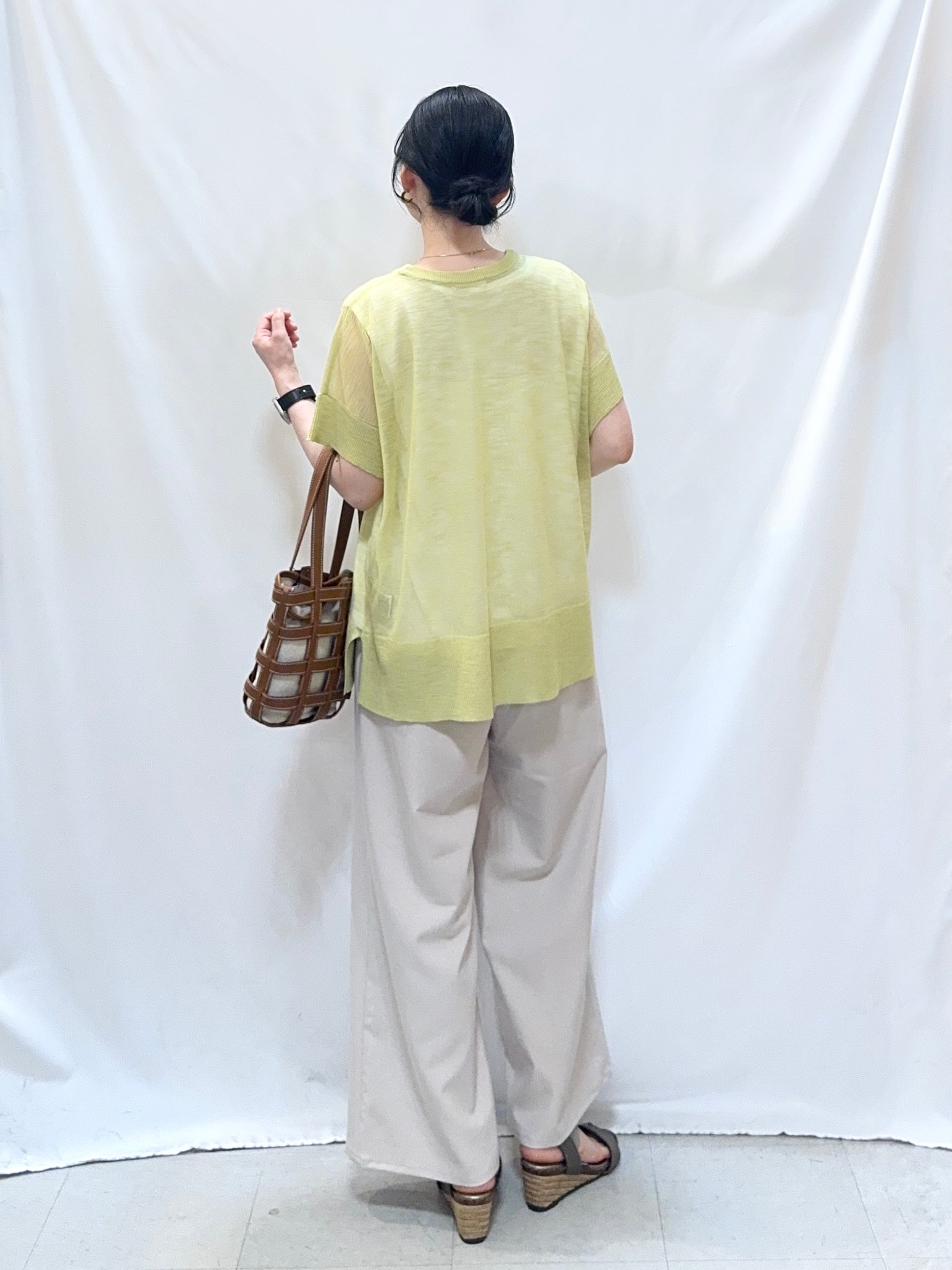 𝐇𝐢𝐫𝐨𝐦𝐢さんの「SHOO･LA･RUE｜【2点セット/S-LL/体型カバー】大人のこなれレイヤード シアーニット+タンクトップ」を使ったコーディネート