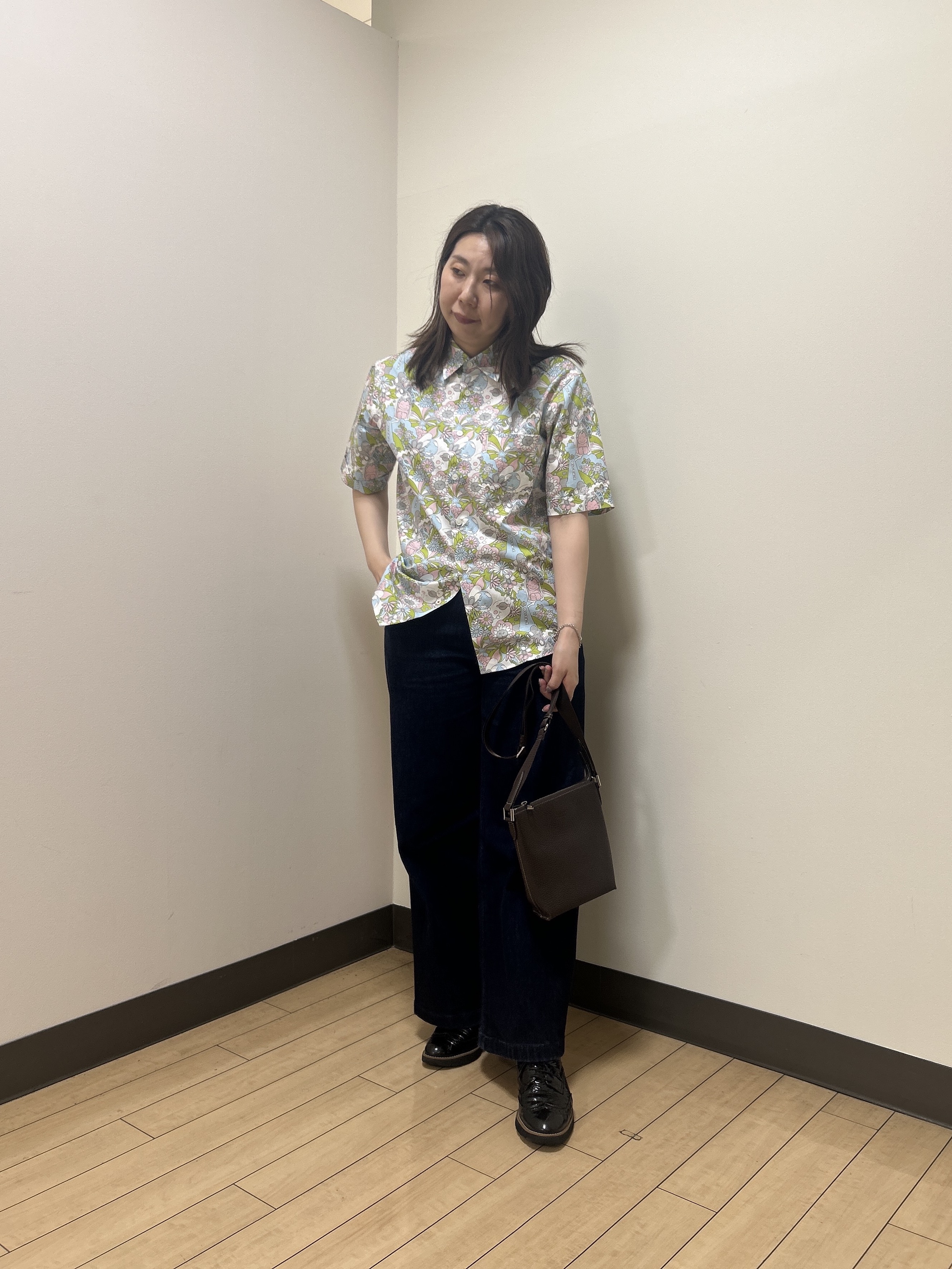 okaさんの「TAKEO KIKUCHI｜【BOWLER HAT LABEL】ビリケンさんプリント 半袖シャツ」を使ったコーディネート