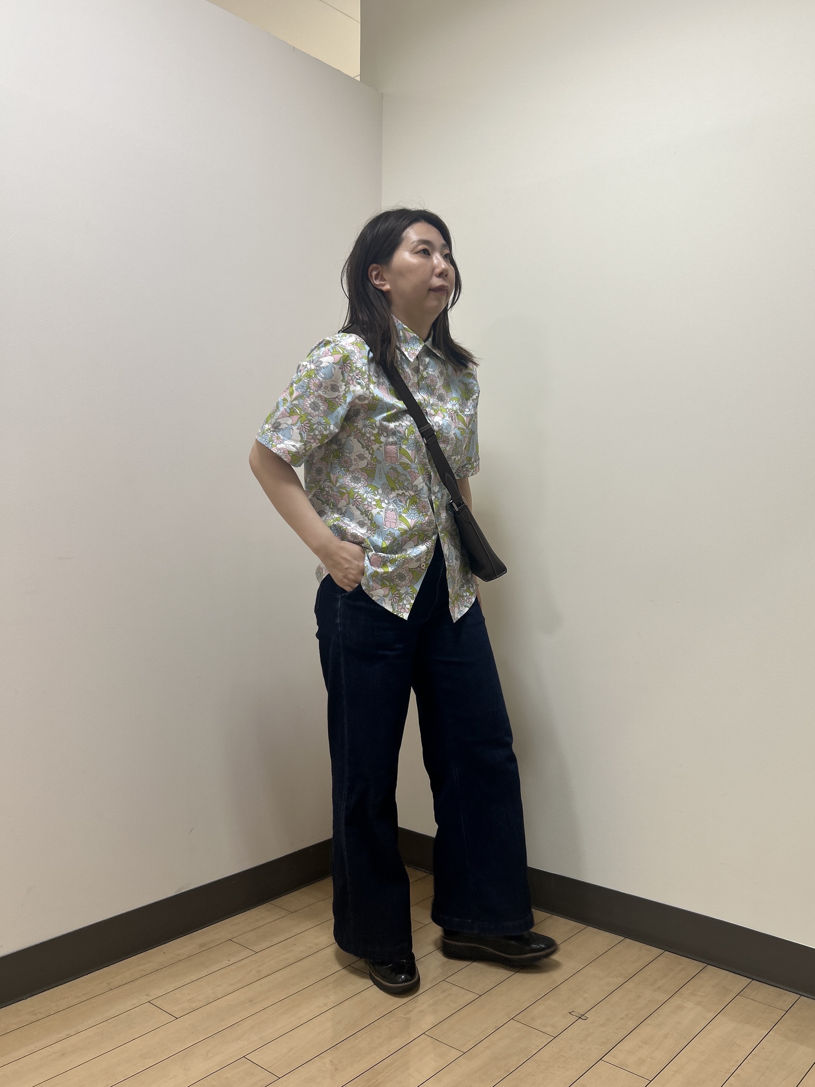 okaさんの「TAKEO KIKUCHI｜【BOWLER HAT LABEL】ビリケンさんプリント 半袖シャツ」を使ったコーディネート