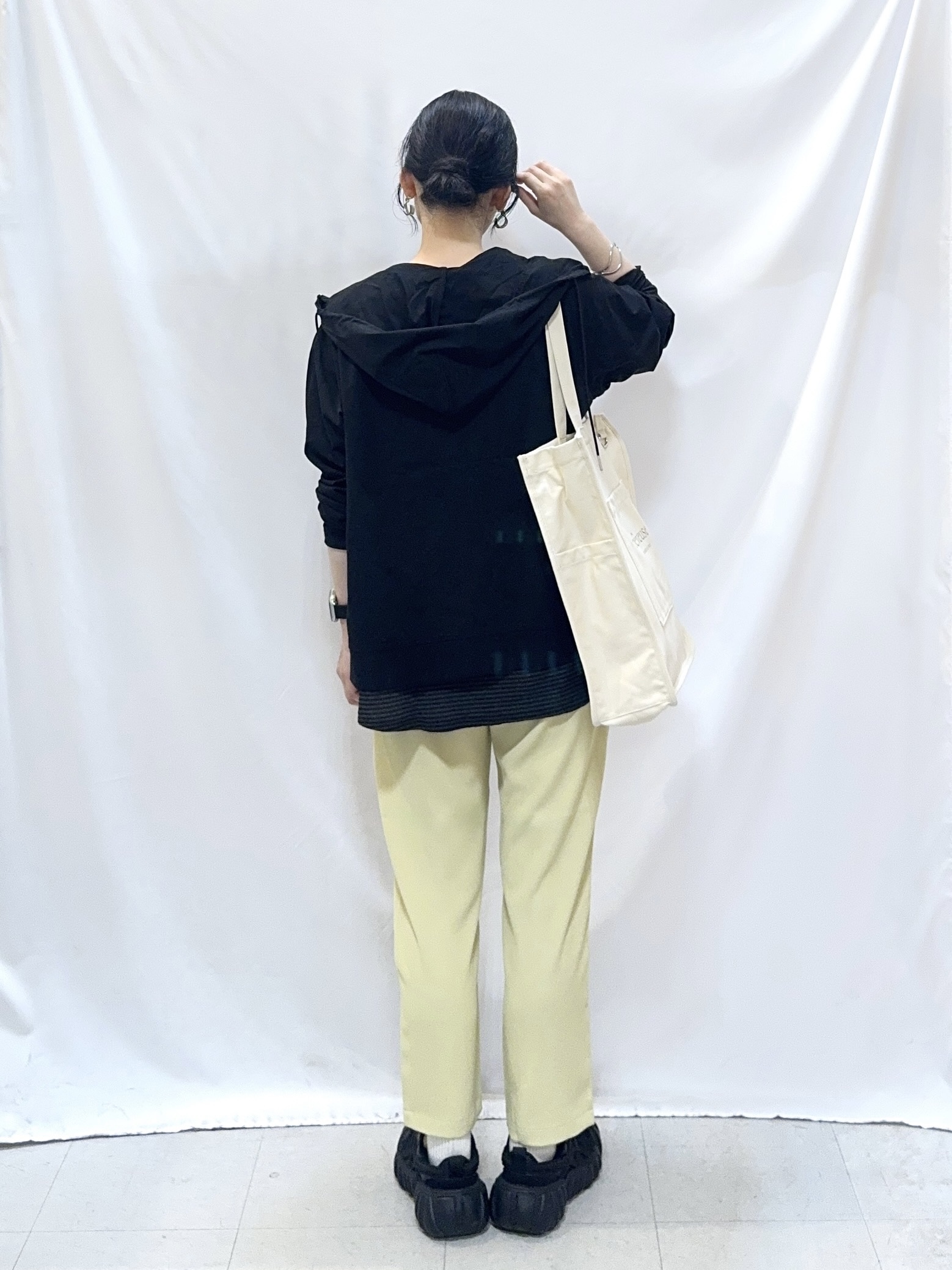 𝐇𝐢𝐫𝐨𝐦𝐢さんの「SHOO･LA･RUE｜【ひんやり/UV/洗濯機可】日焼け対策も快適に 指穴つき ジップパーカー」を使ったコーディネート