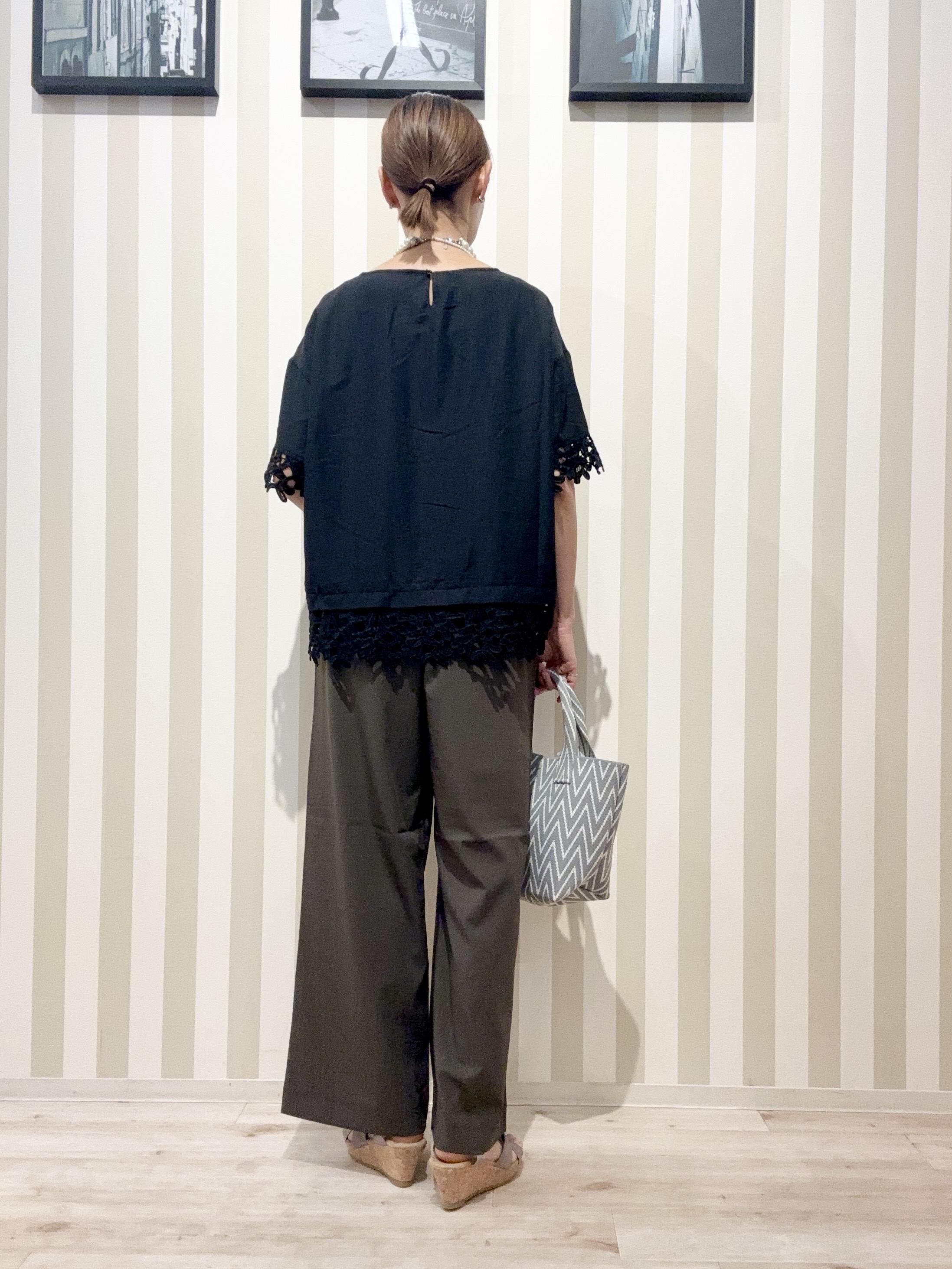 まつこさんの「SHOO･LA･RUE｜【ひんやり/洗濯後しわになりにくい/S-LL】コーデの主役になる レース付きブラウス」を使ったコーディネート
