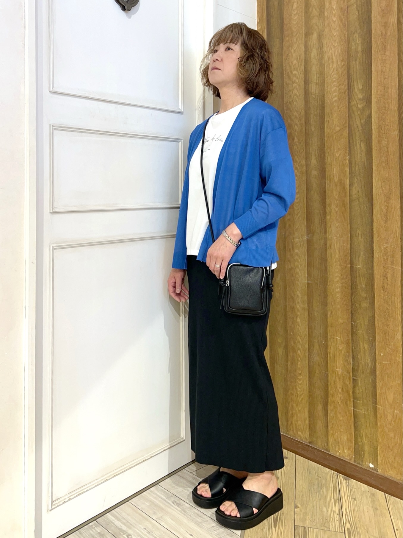 yuriyuriさんの「SHOO･LA･RUE｜【ひんやり/洗濯機可/S-LL】オンにもオフにも マルチに使えるボタンレスカーディガン」を使ったコーディネート