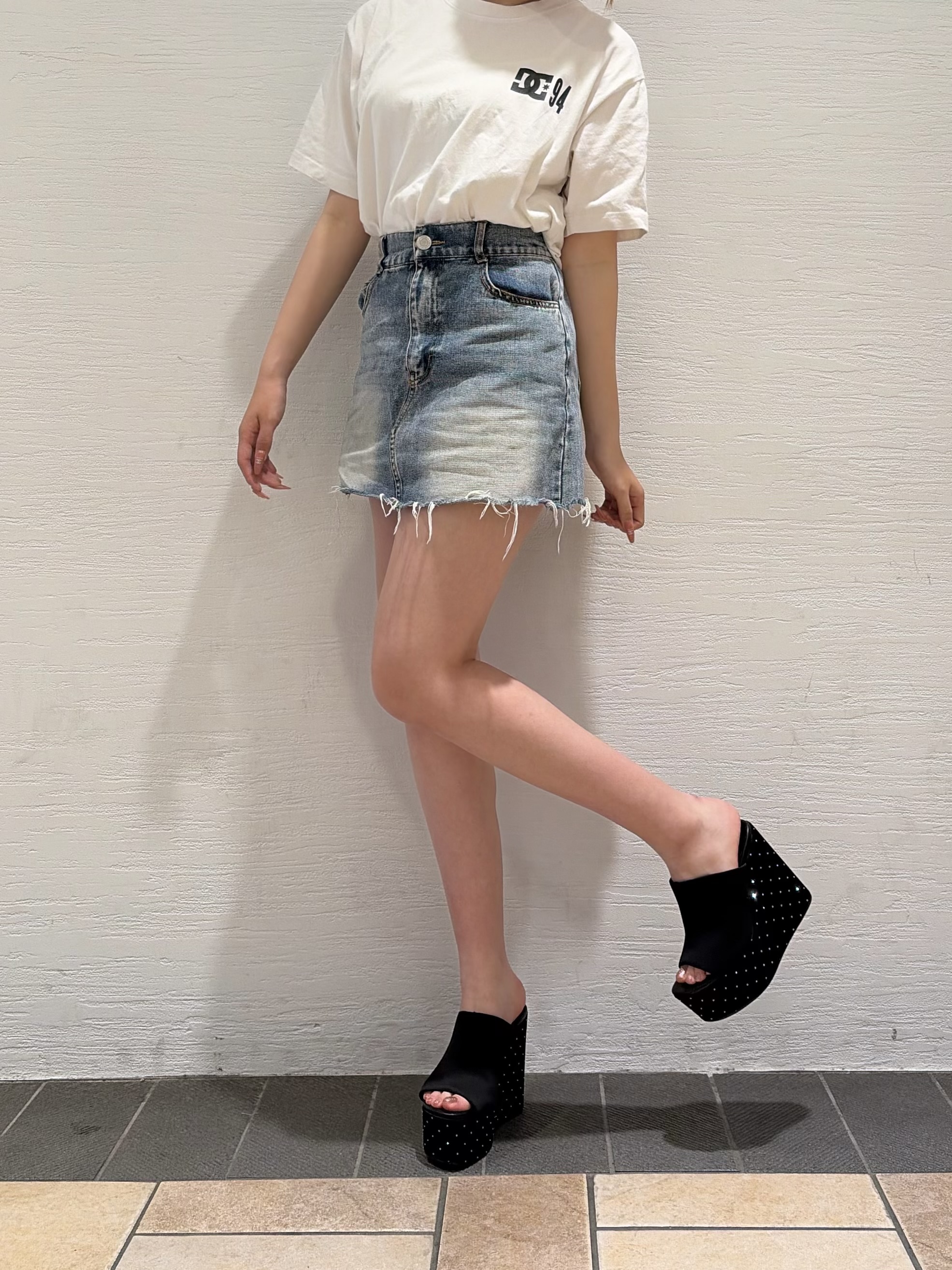 SACHAさんの「ESPERANZA｜ラインストーンウエッジミュール」を使ったコーディネート