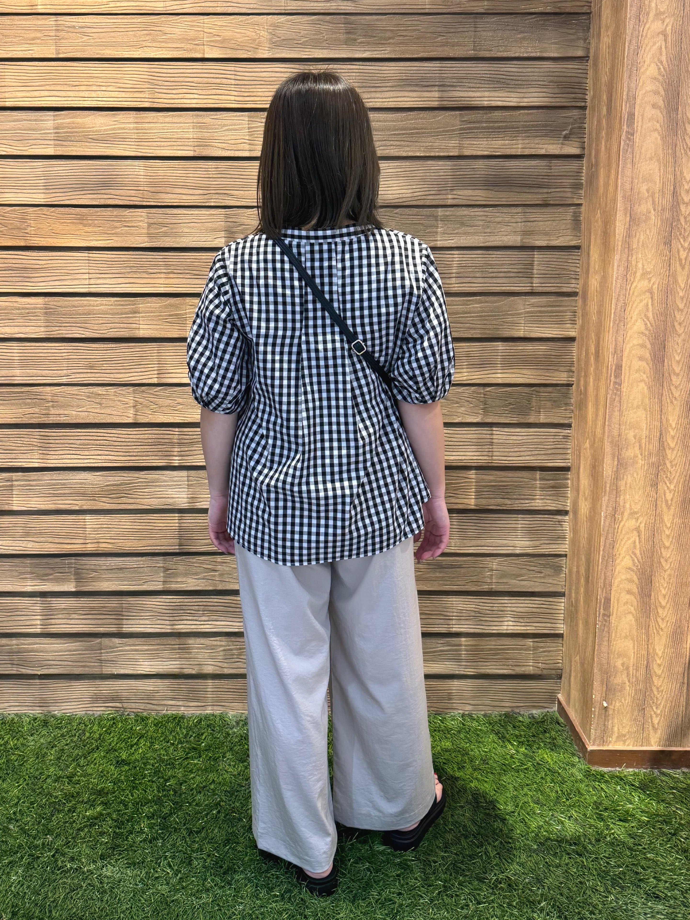 あーさんの「SHOO･LA･RUE｜【高レビュー/洗濯後しわになりにくい/インせず着られる】自然に体型カバー 麻調ペプラムブラウス」を使ったコーディネート