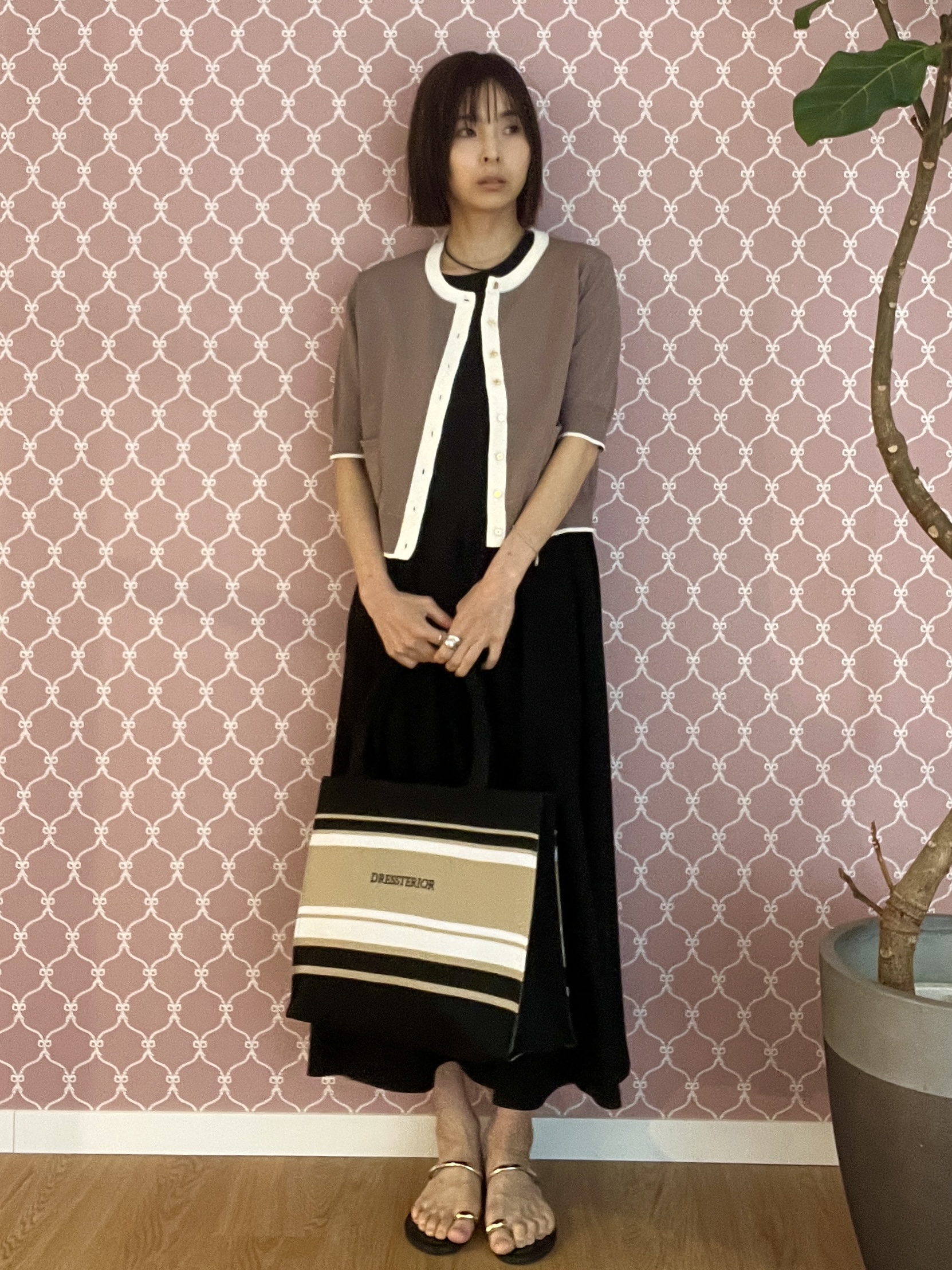 misaさんの「DRESSTERIOR｜【接触冷感／抗菌防臭／消臭/ウォッシャブル】アイスクリアコットン フレンチスリーブワンピース」を使ったコーディネート