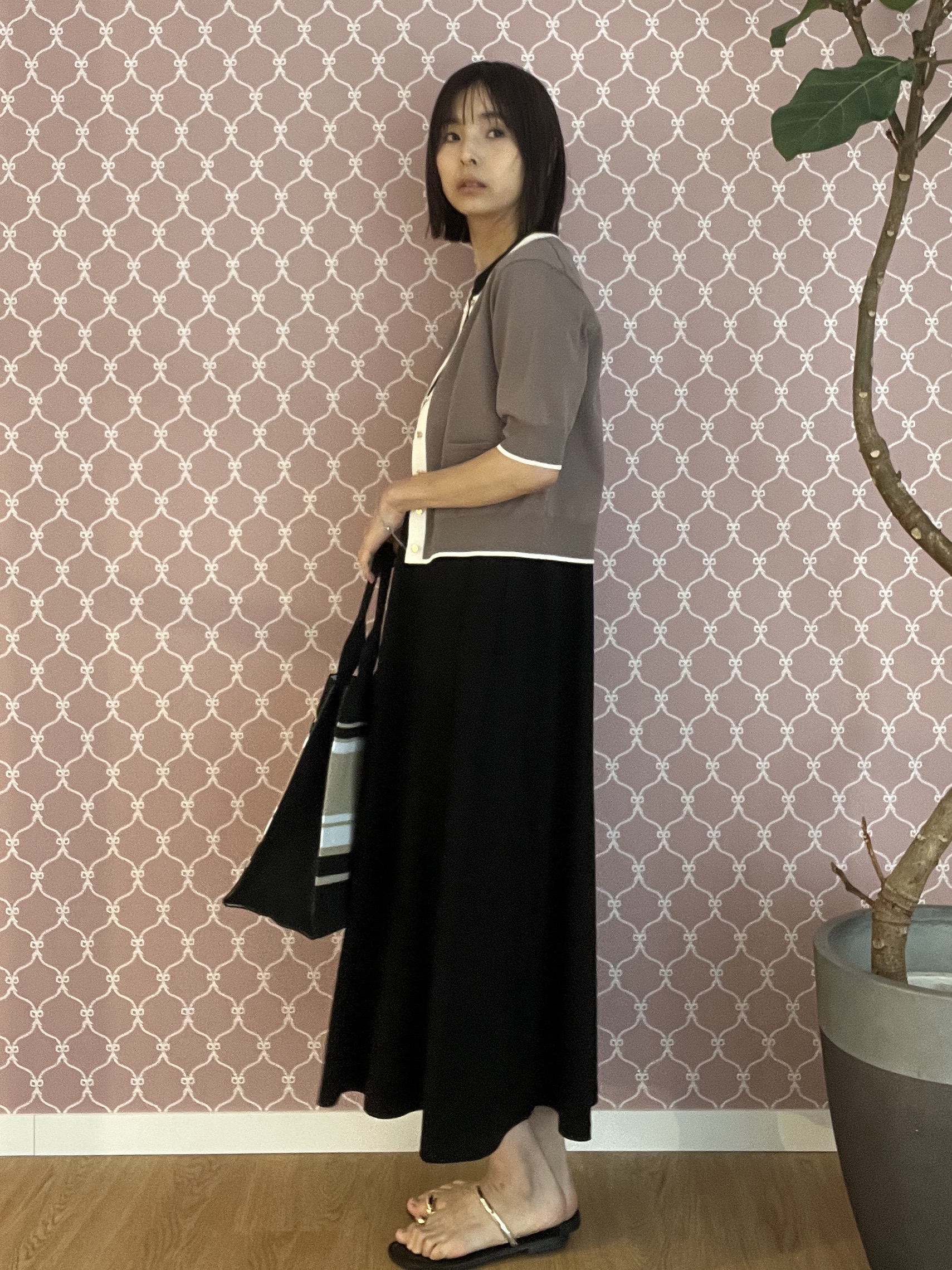 misaさんの「DRESSTERIOR｜【接触冷感／抗菌防臭／消臭/ウォッシャブル】アイスクリアコットン フレンチスリーブワンピース」を使ったコーディネート