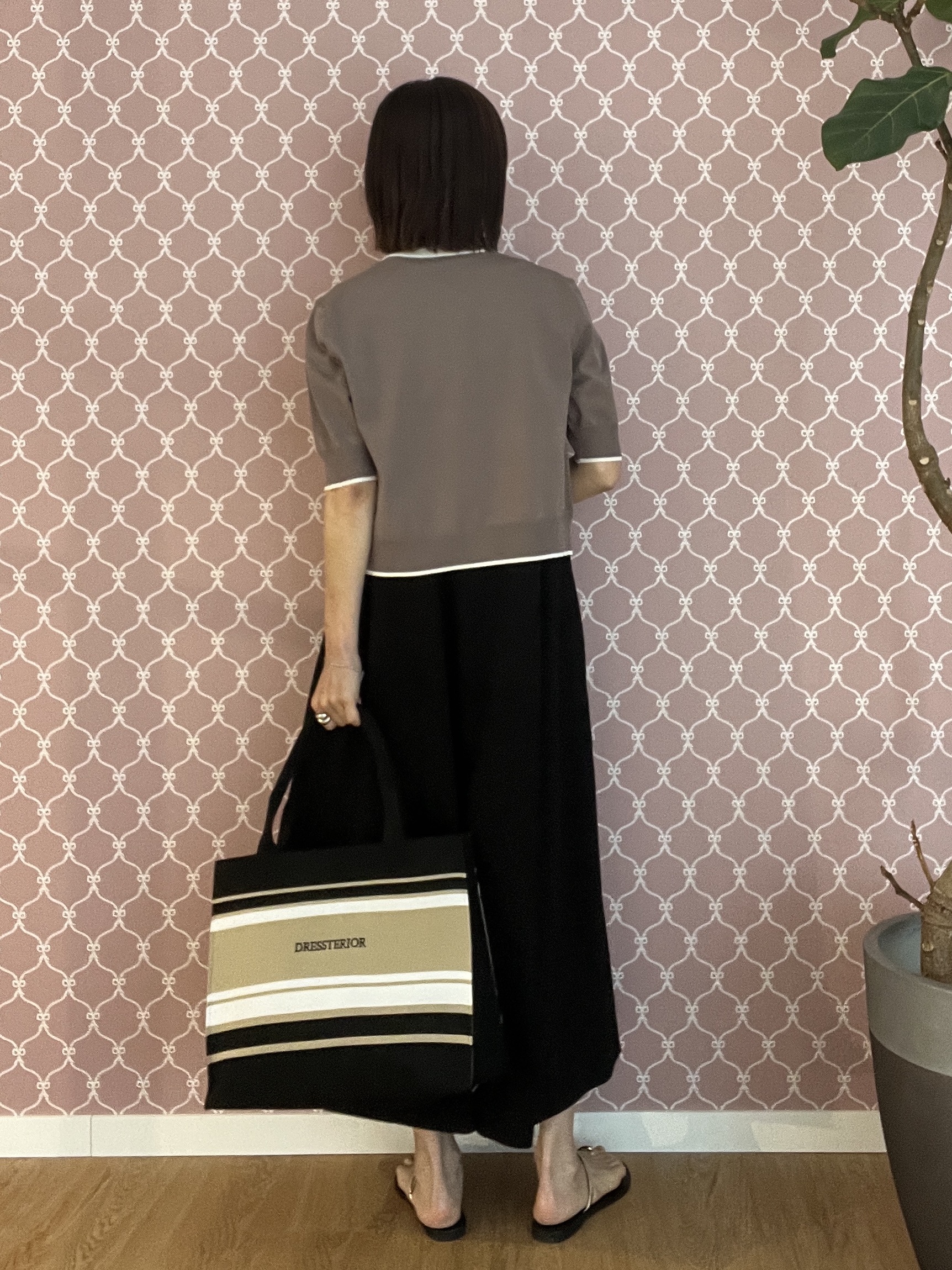 misaさんの「DRESSTERIOR｜【接触冷感／抗菌防臭／消臭/ウォッシャブル】アイスクリアコットン フレンチスリーブワンピース」を使ったコーディネート