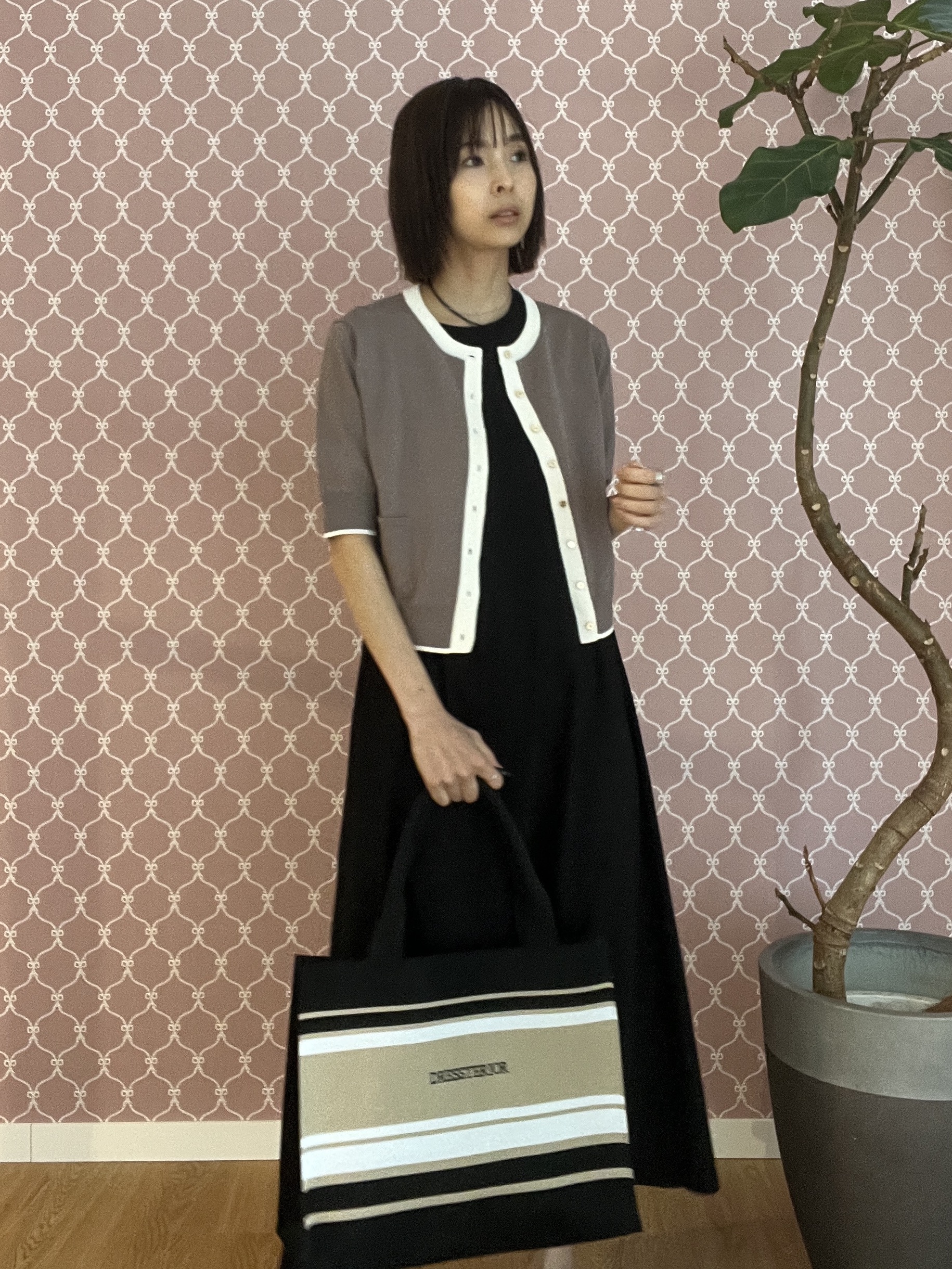misaさんの「DRESSTERIOR｜【接触冷感／抗菌防臭／消臭/ウォッシャブル】アイスクリアコットン フレンチスリーブワンピース」を使ったコーディネート