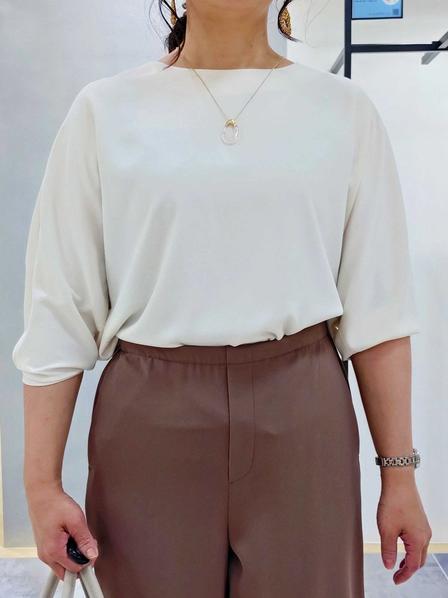 TOMOMIさんの「INDIVI｜【さらに軽く軽快！／着る日傘】イージーワイドパンツ」を使ったコーディネート