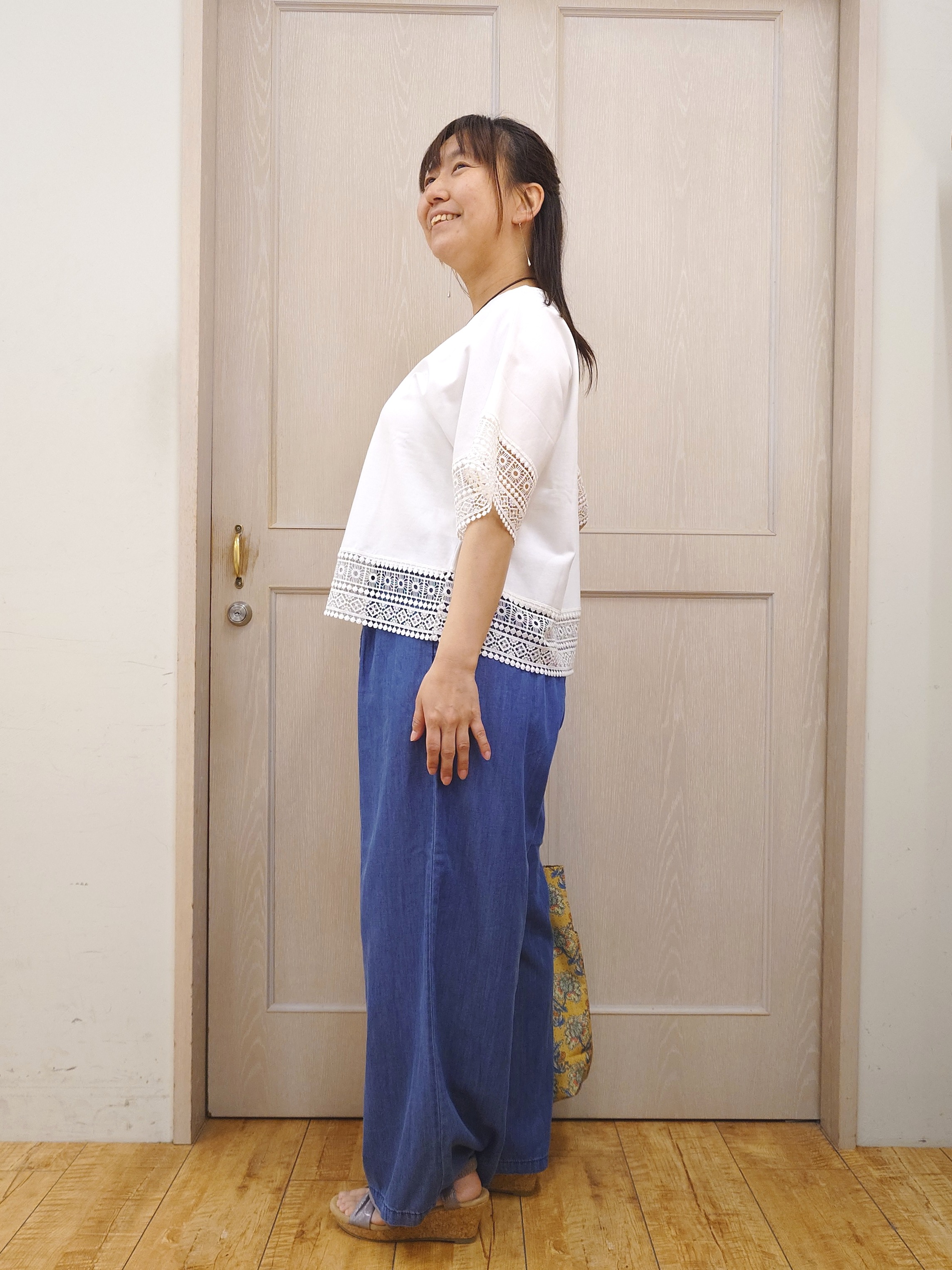 とろろさんの「SHOO･LA･RUE｜【洗濯機可/ひんやり/体型カバー/S-LL】レース使いがポイント デザインTシャツ」を使ったコーディネート
