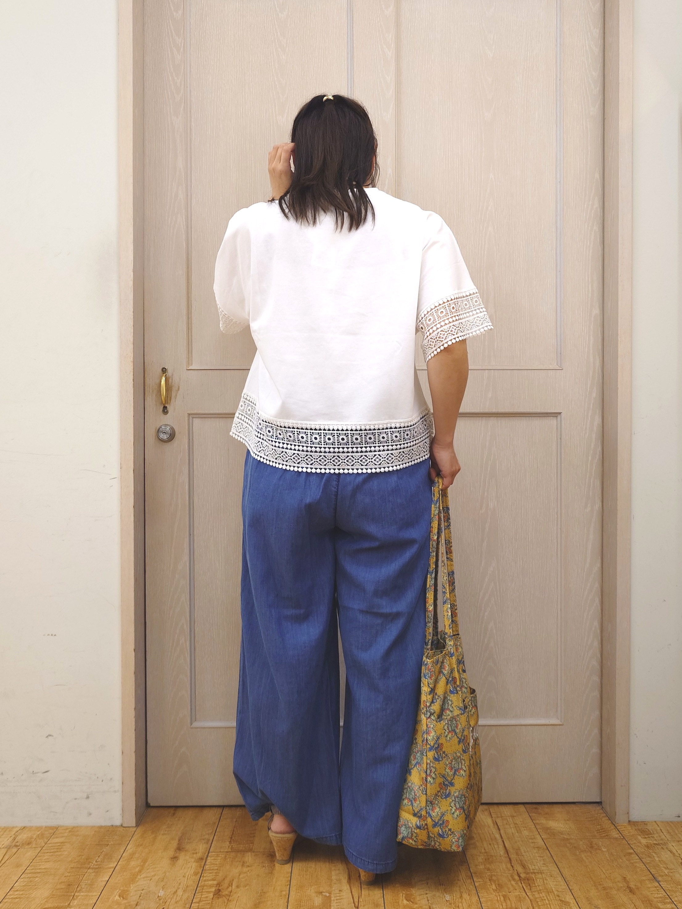 とろろさんの「SHOO･LA･RUE｜【洗濯機可/ひんやり/体型カバー/S-LL】レース使いがポイント デザインTシャツ」を使ったコーディネート