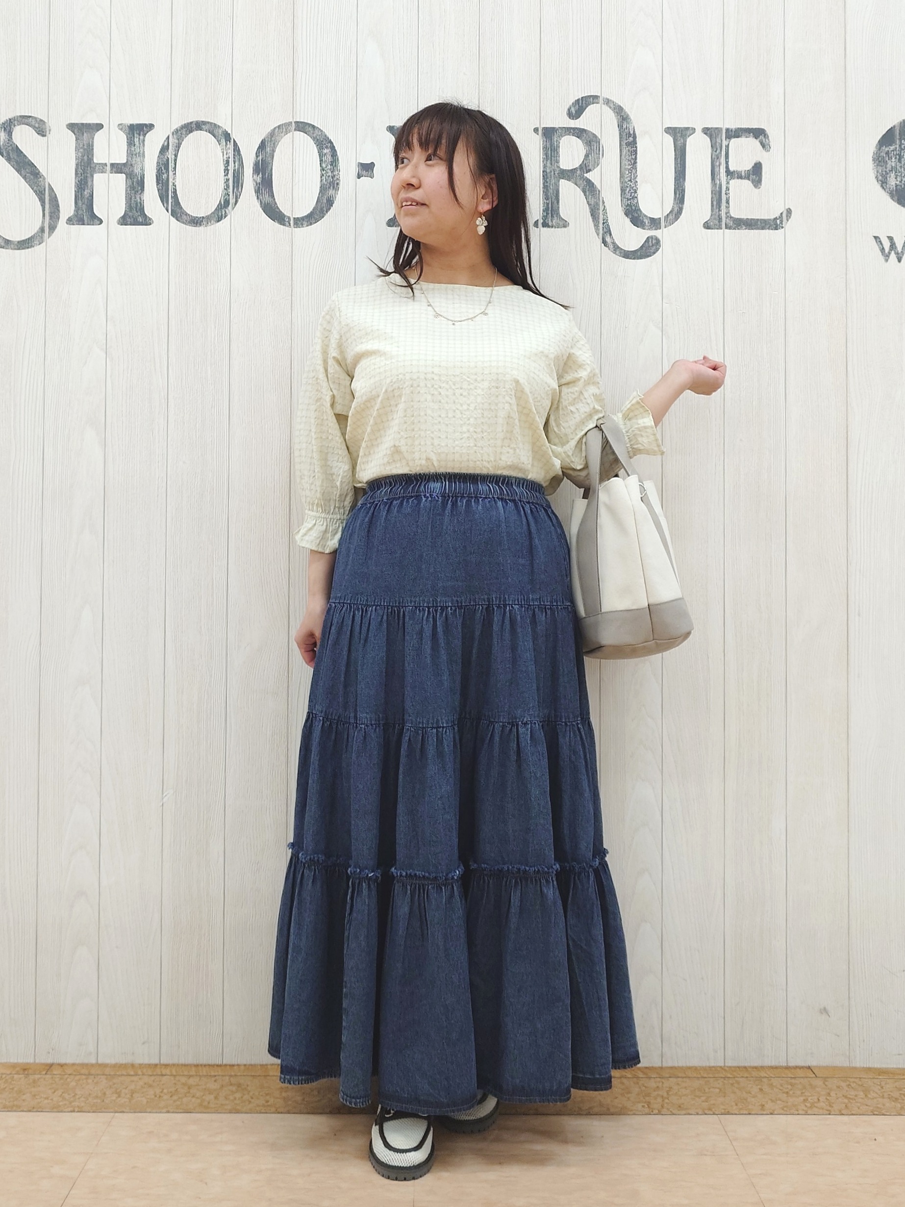 とろろさんの「SHOO･LA･RUE｜【セットアップ可/洗濯機可】上品チェックが好印象 ゆるさら6分袖ブラウス」を使ったコーディネート