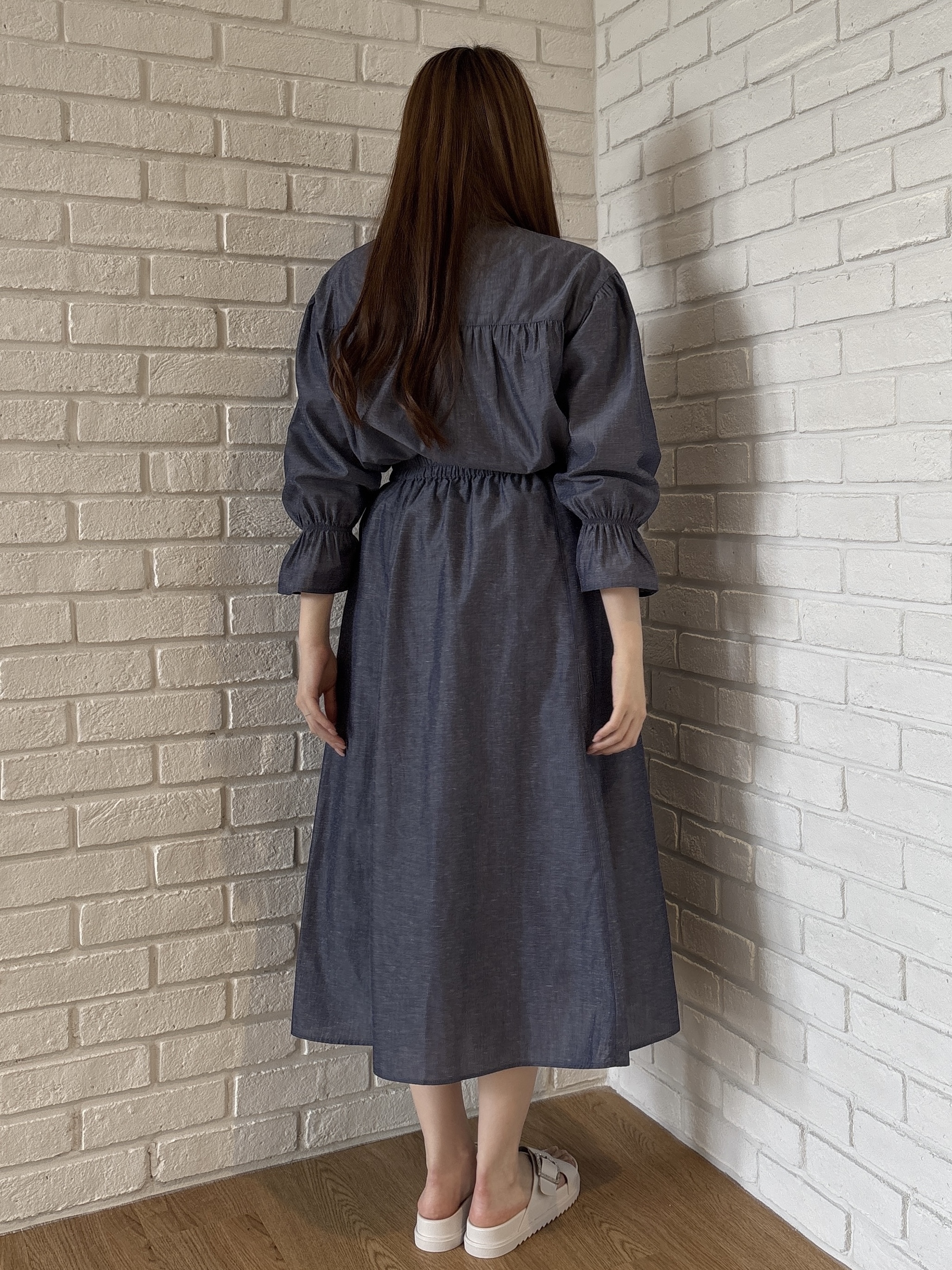 sayaさんの「grove｜【貴島明日香さん着用／イージーケア／接触冷感】麻混スタンドギャザーシャツ」を使ったコーディネート