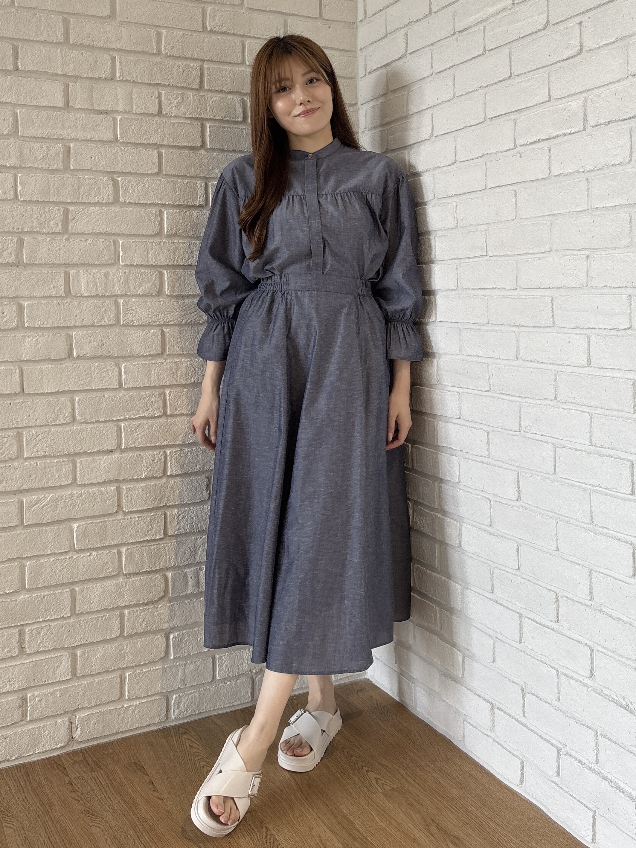 sayaさんの「grove｜【貴島明日香さん着用／イージーケア／接触冷感】麻混スタンドギャザーシャツ」を使ったコーディネート