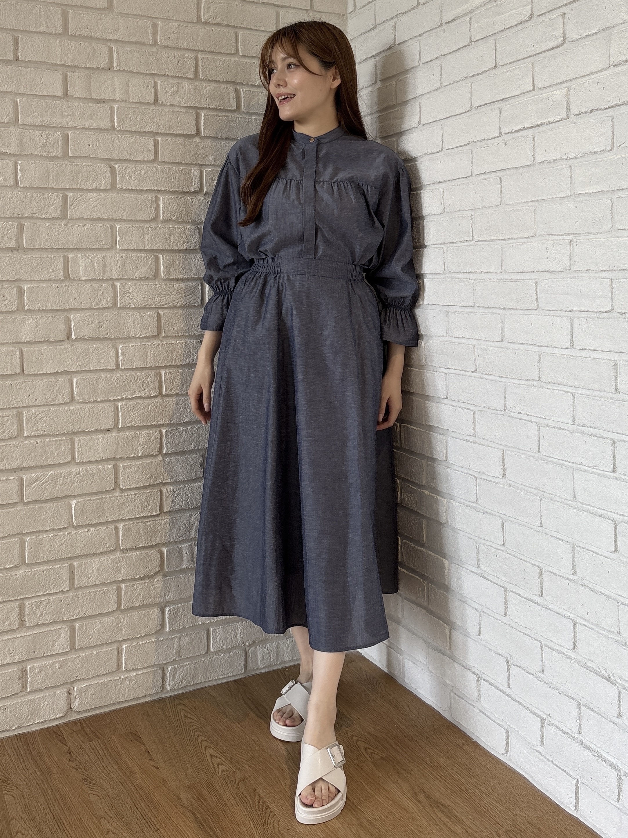 sayaさんの「grove｜【貴島明日香さん着用／イージーケア／接触冷感】麻混スタンドギャザーシャツ」を使ったコーディネート