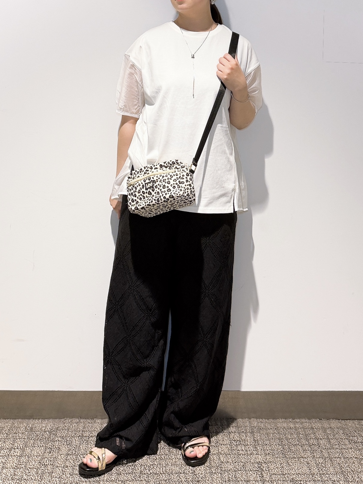 みーさんの「grove｜【貴島明日香さん着用/UVカット】体型カバー叶う、バックプリーツTシャツ」を使ったコーディネート
