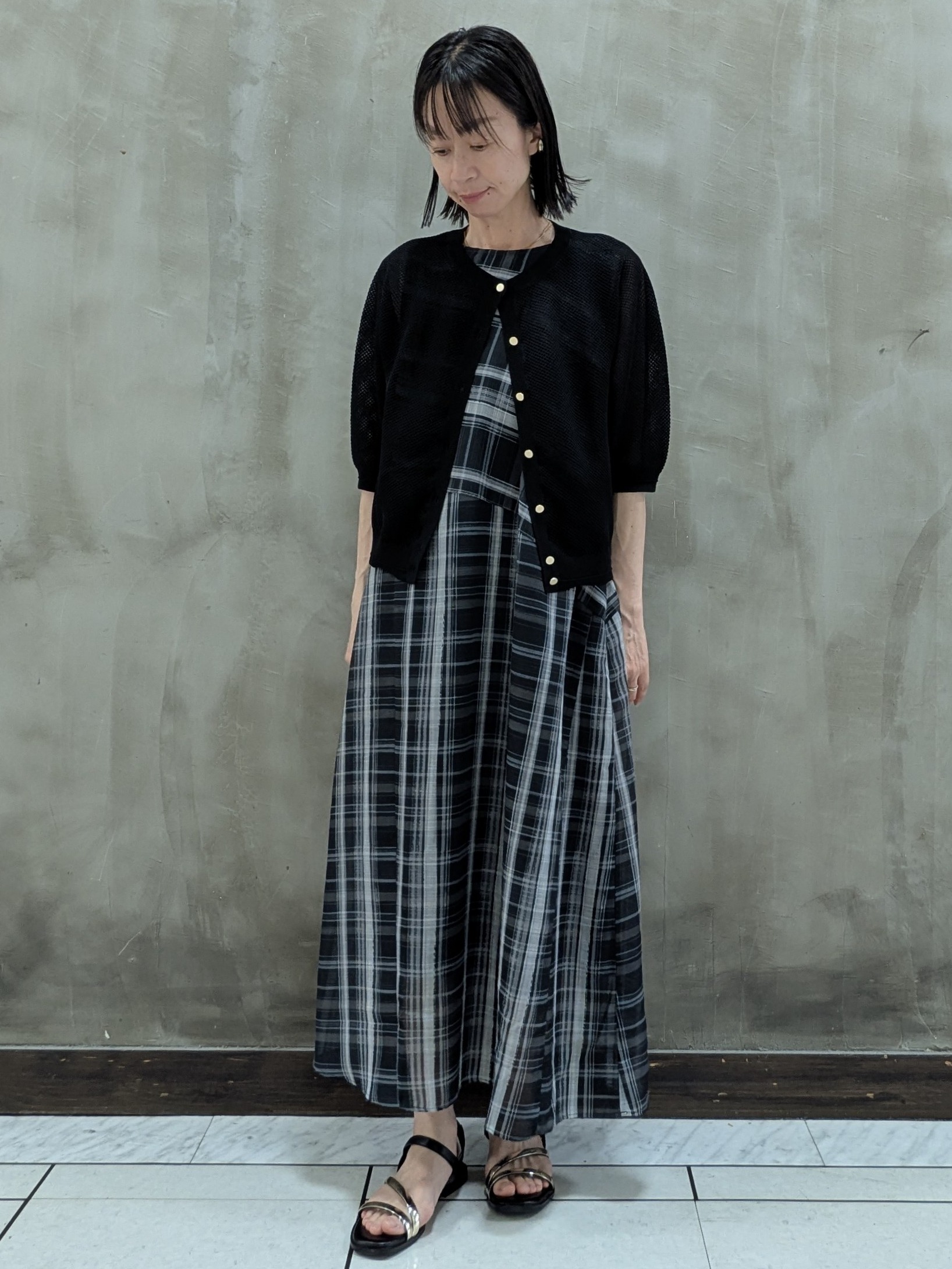 shioさんの「grove｜【貴島明日香さん着用・洗える】透けない、大人のメッシュカーディガン」を使ったコーディネート