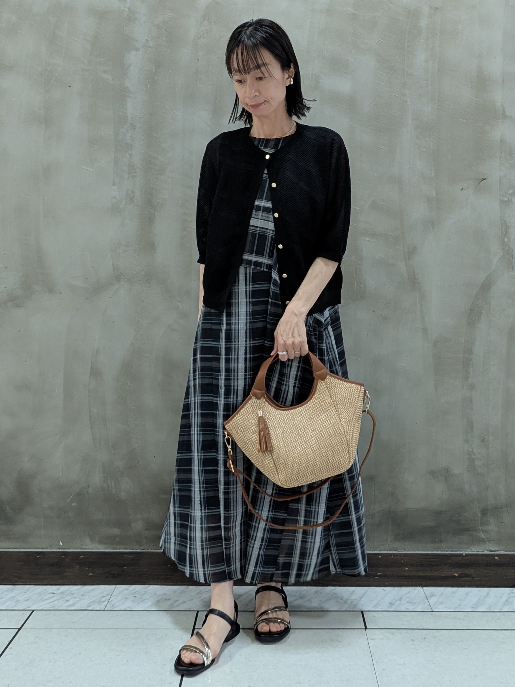 shioさんの「grove｜【貴島明日香さん着用・洗える】透けない、大人のメッシュカーディガン」を使ったコーディネート