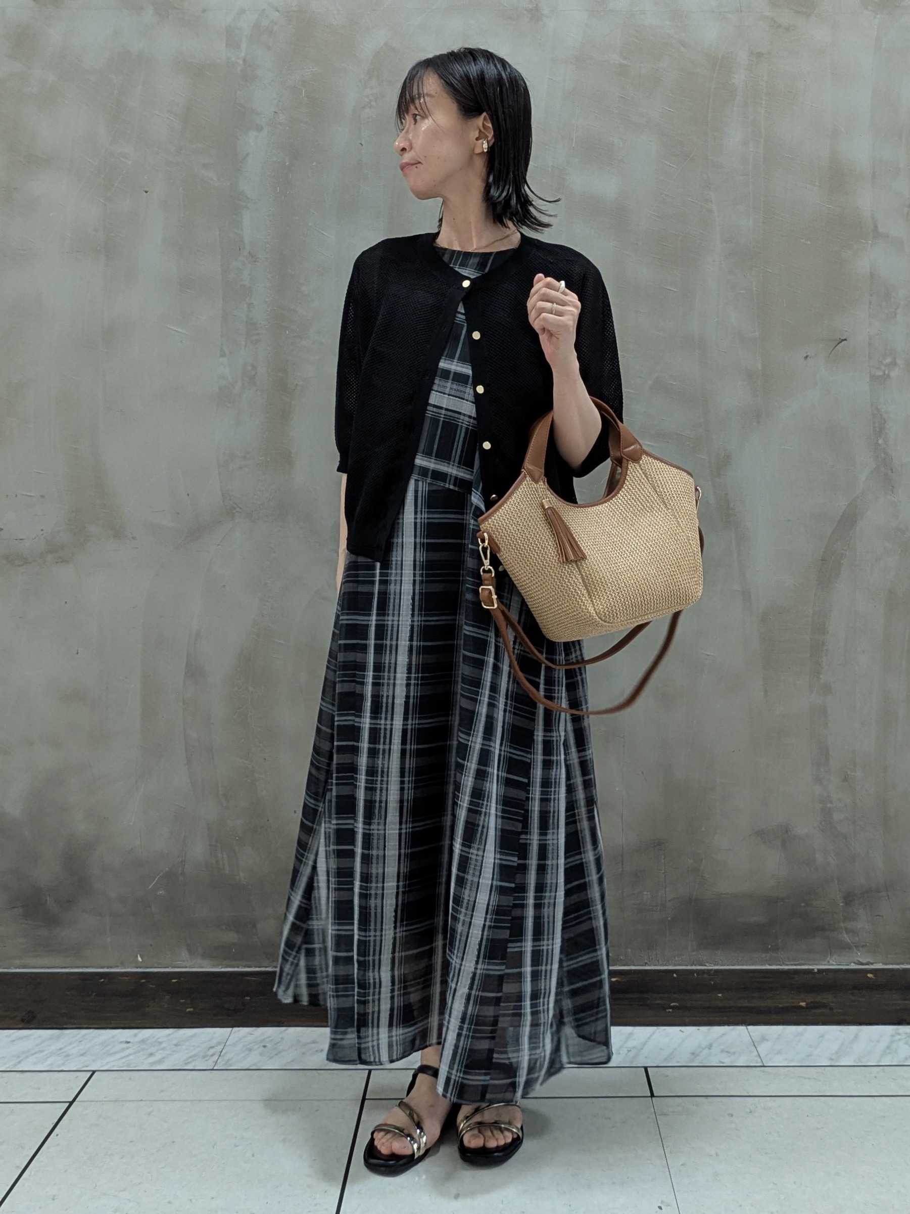 shioさんの「grove｜【貴島明日香さん着用・洗える】透けない、大人のメッシュカーディガン」を使ったコーディネート