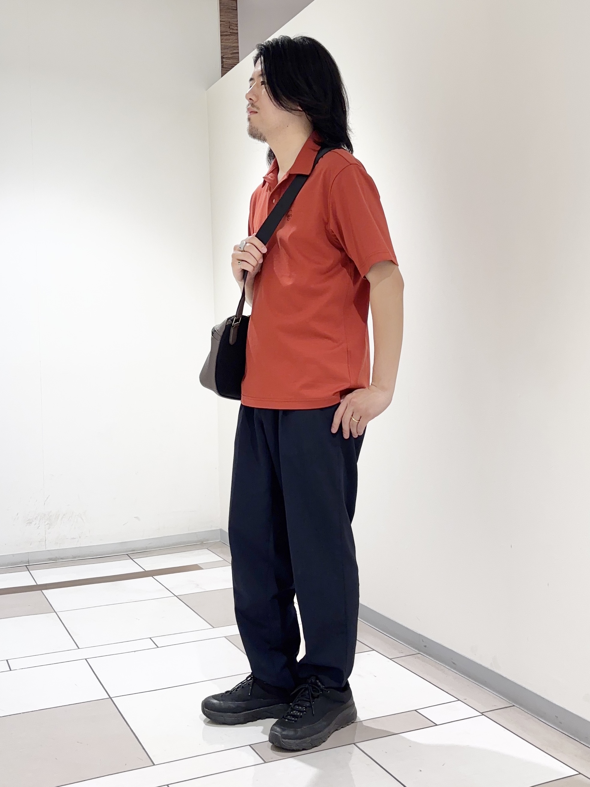 及川さんの「TAKEO KIKUCHI｜【接触冷感】アイスクリアコットン ワンポイント ポロシャツ」を使ったコーディネート