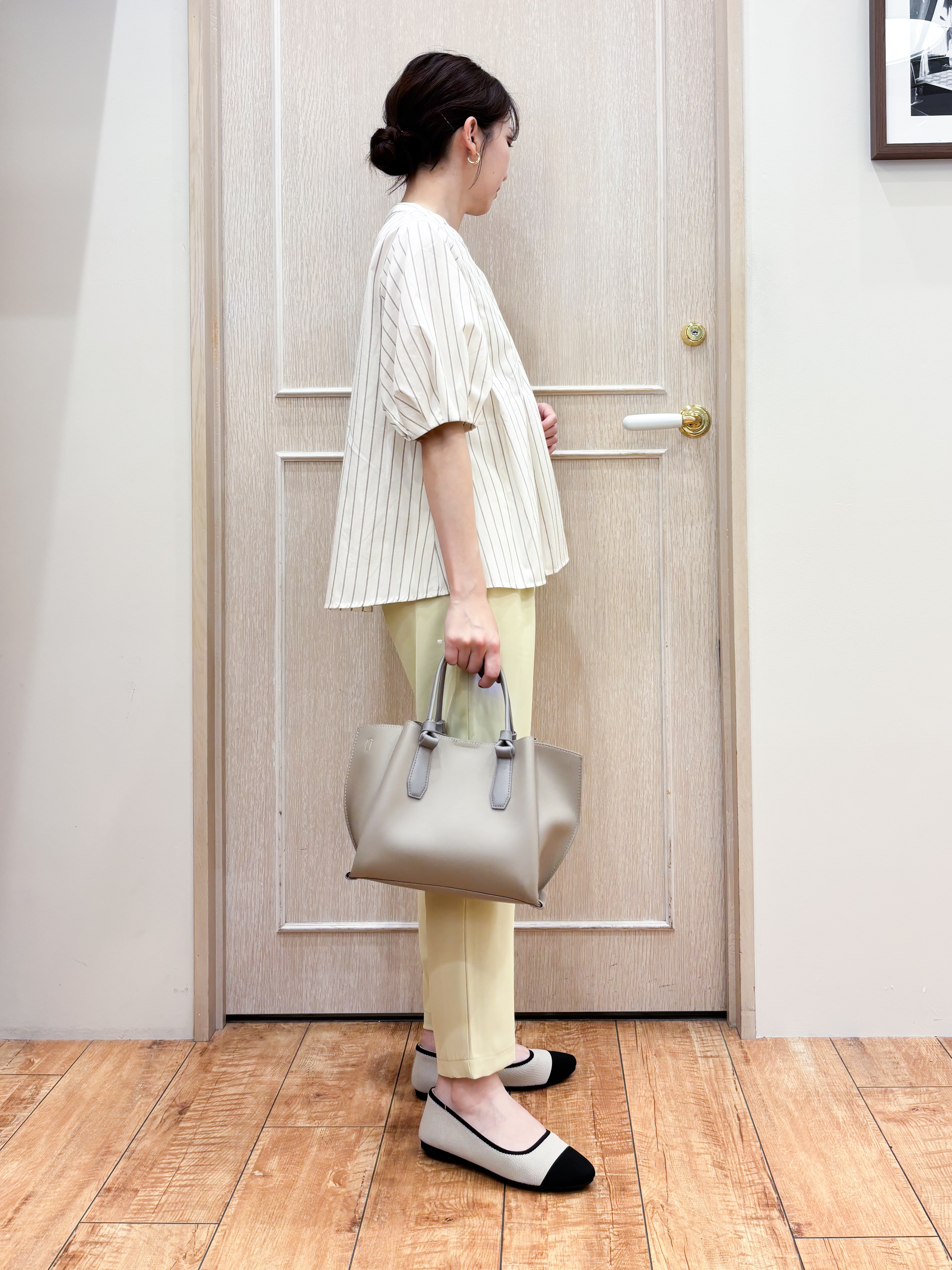 なみさんの「SHOO･LA･RUE｜【高レビュー/洗濯後しわになりにくい/インせず着られる】自然に体型カバー 麻調ペプラムブラウス」を使ったコーディネート