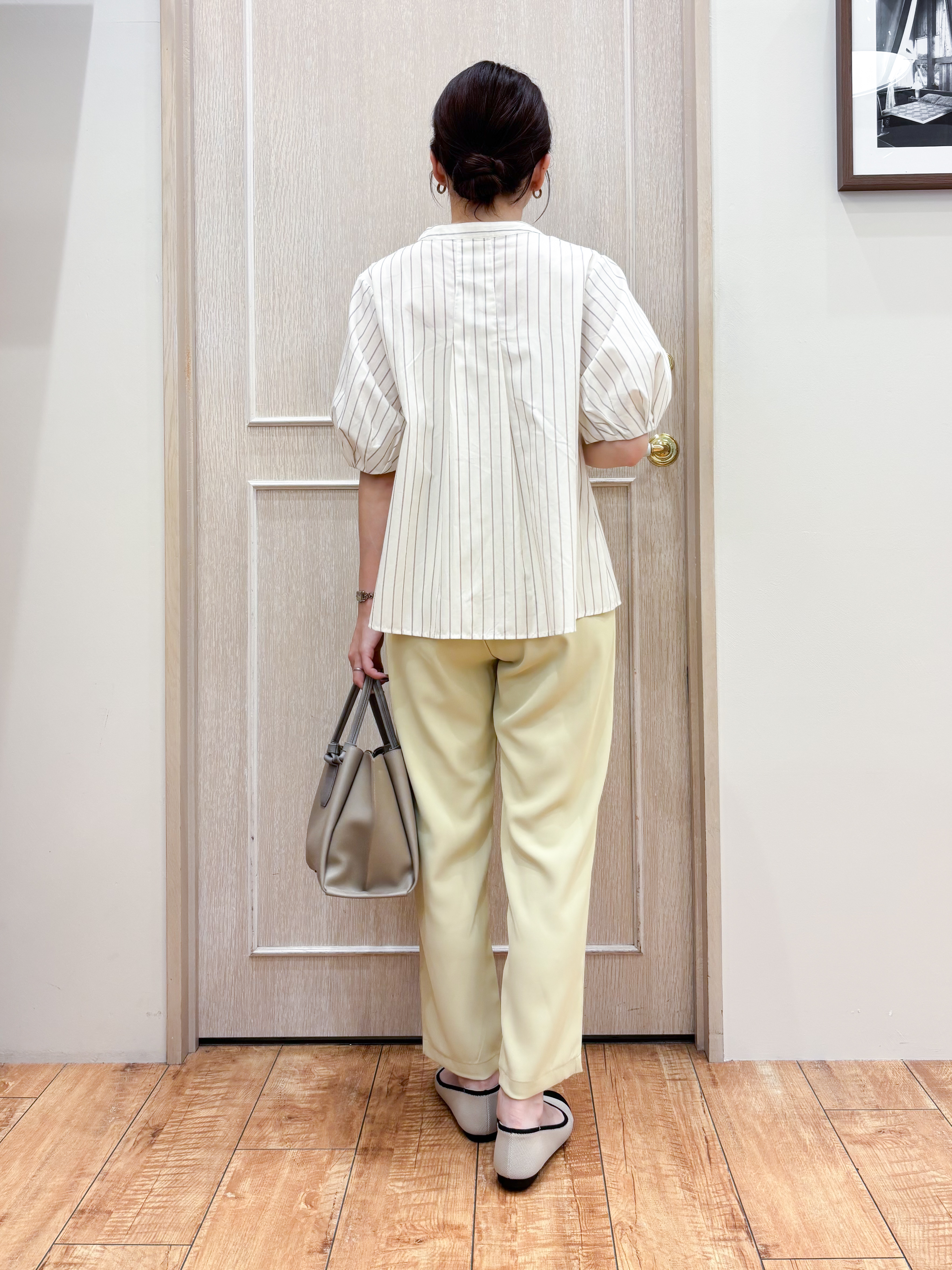 なみさんの「SHOO･LA･RUE｜【高レビュー/洗濯後しわになりにくい/インせず着られる】自然に体型カバー 麻調ペプラムブラウス」を使ったコーディネート