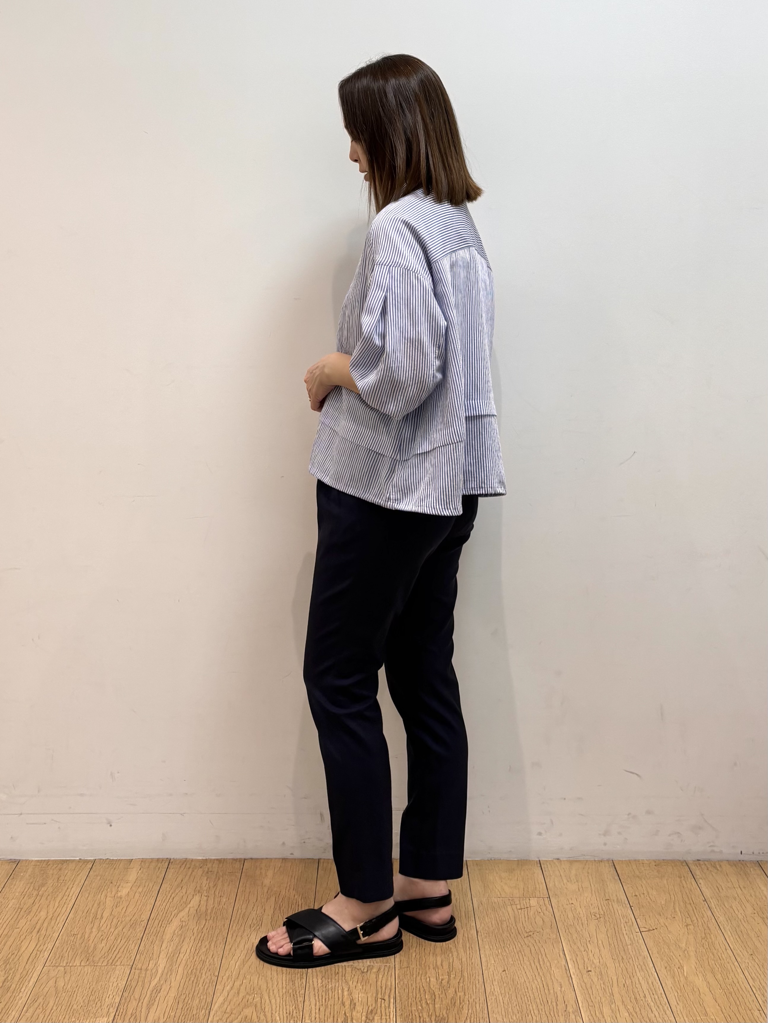 mikkoさんの「INDIVI｜【接触冷感／洗える／2WAY】ドロスト付 シアーシャンブレーシャツ」を使ったコーディネート