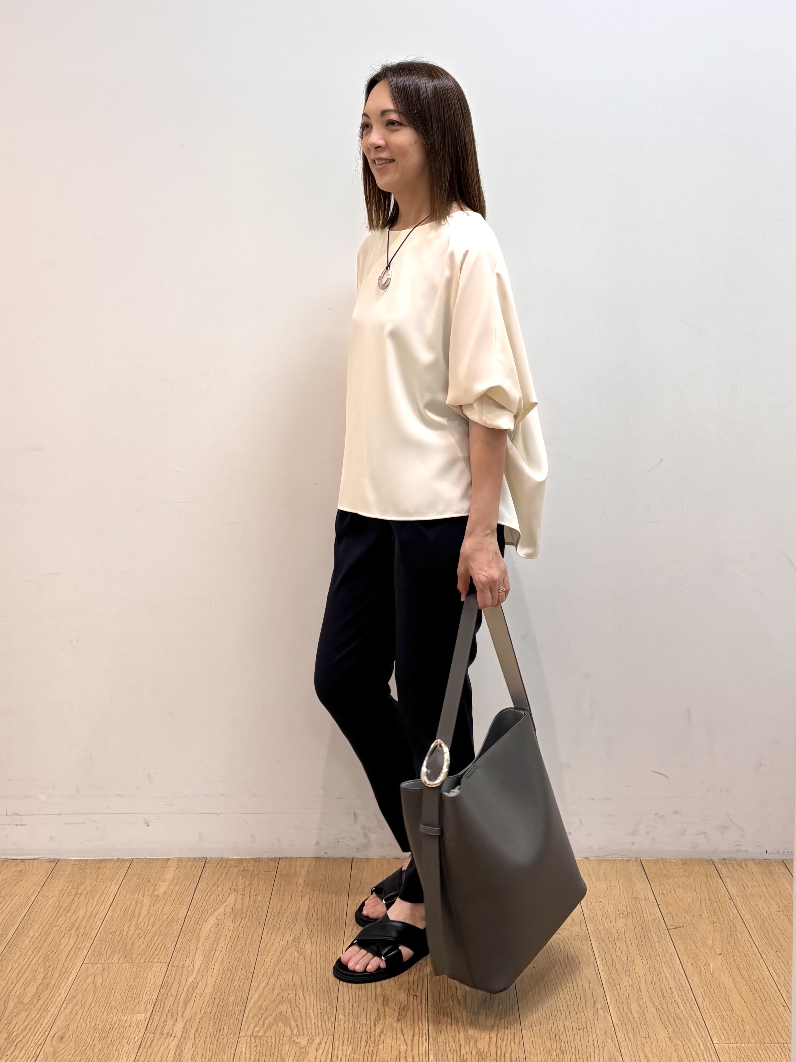 mikkoさんの「INDIVI｜【さらに軽く軽快！／着る日傘】ドルマントップス」を使ったコーディネート