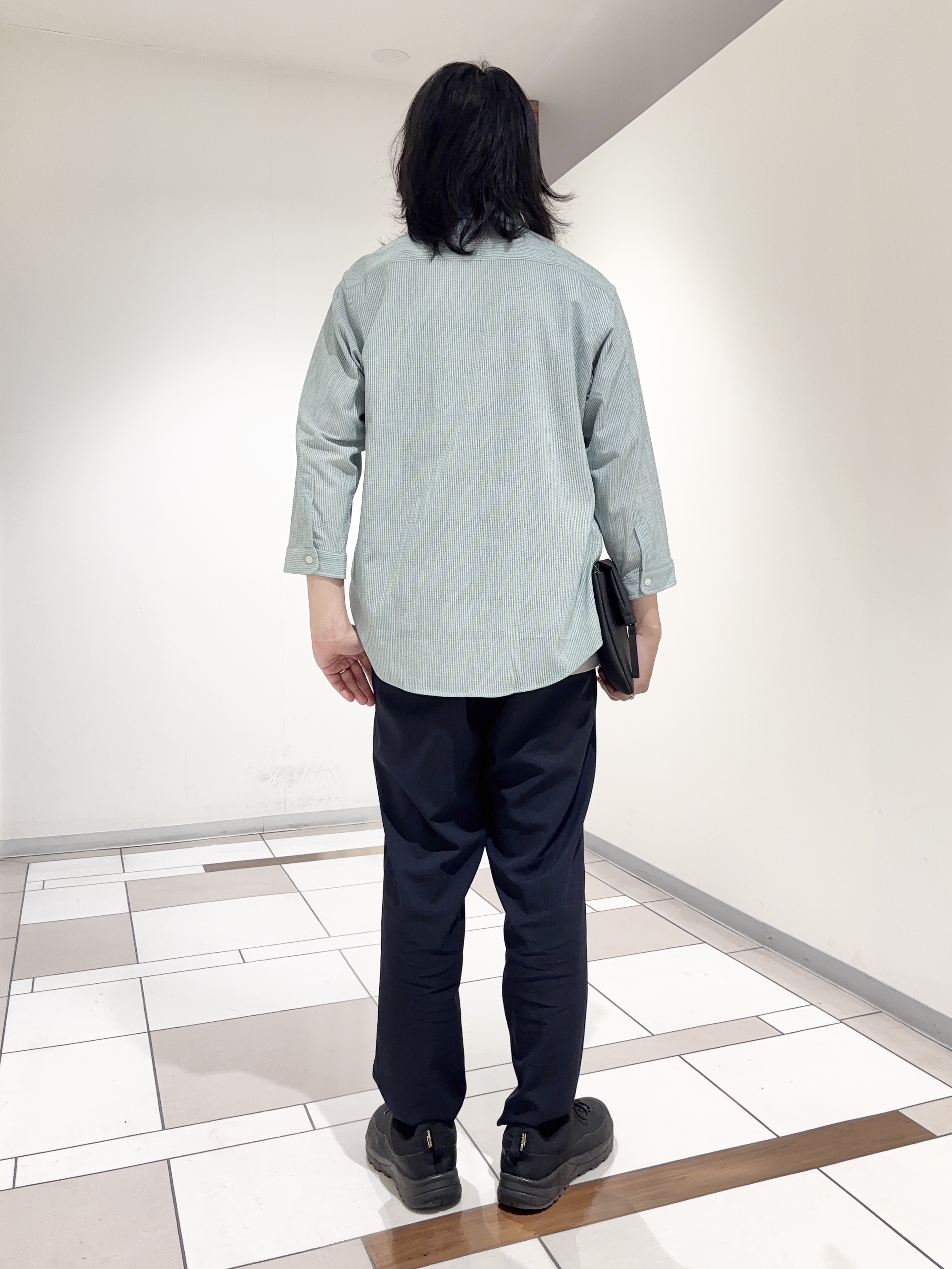 及川さんの「TAKEO KIKUCHI｜【通気性】トリコットサッカー 7分袖シャツ」を使ったコーディネート